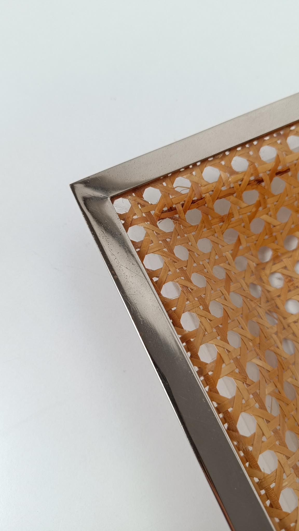 Grand plateau de service dans le style Christian Dior, Lucite, sangle de canne et chrome, années 70 Bon état - En vente à Roma, IT