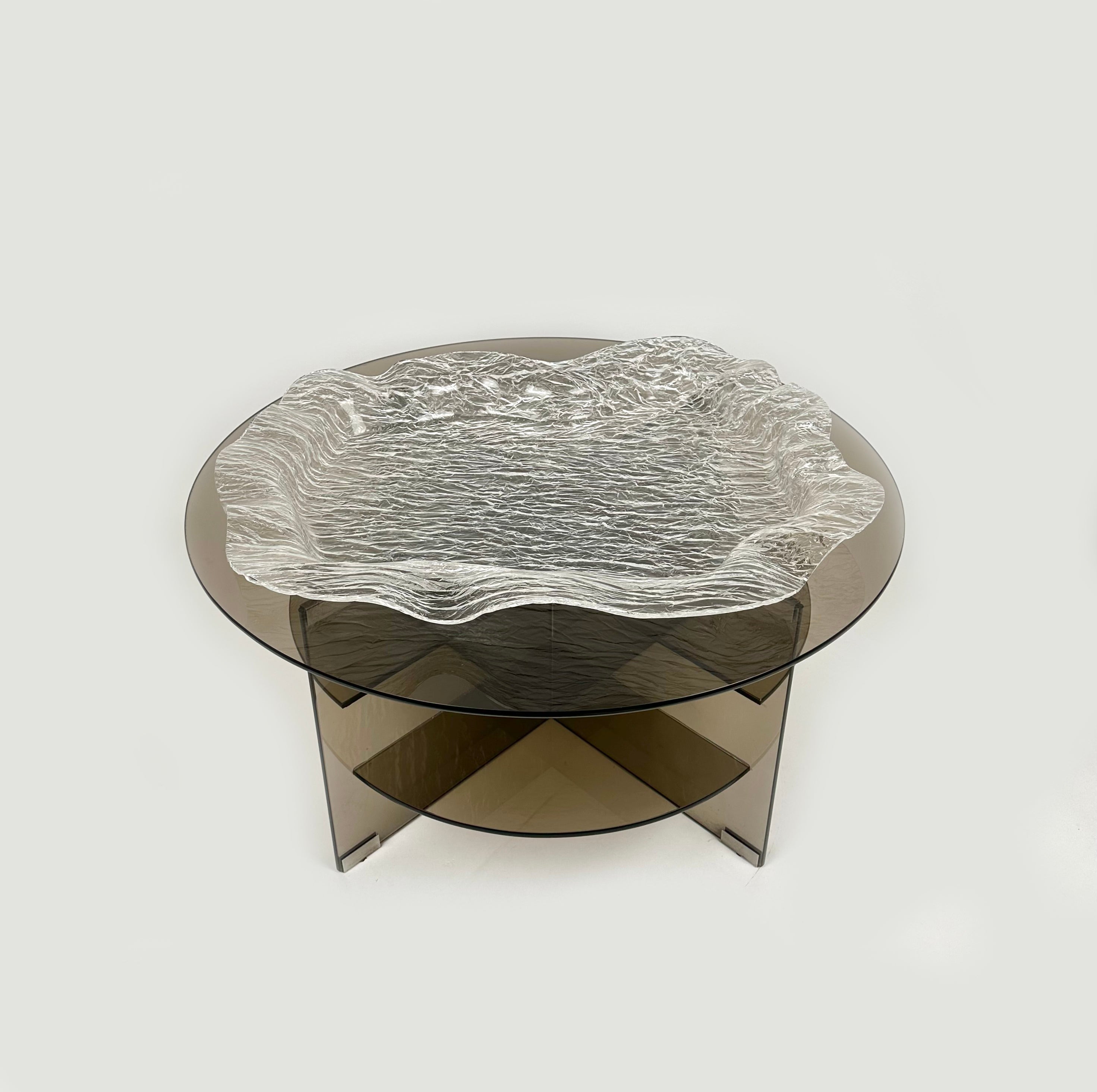 Amazing large serving tray or centerpiece in lucite ice effect in the style of Willy Rizzo. 

Made in Italy in the 1970s.

