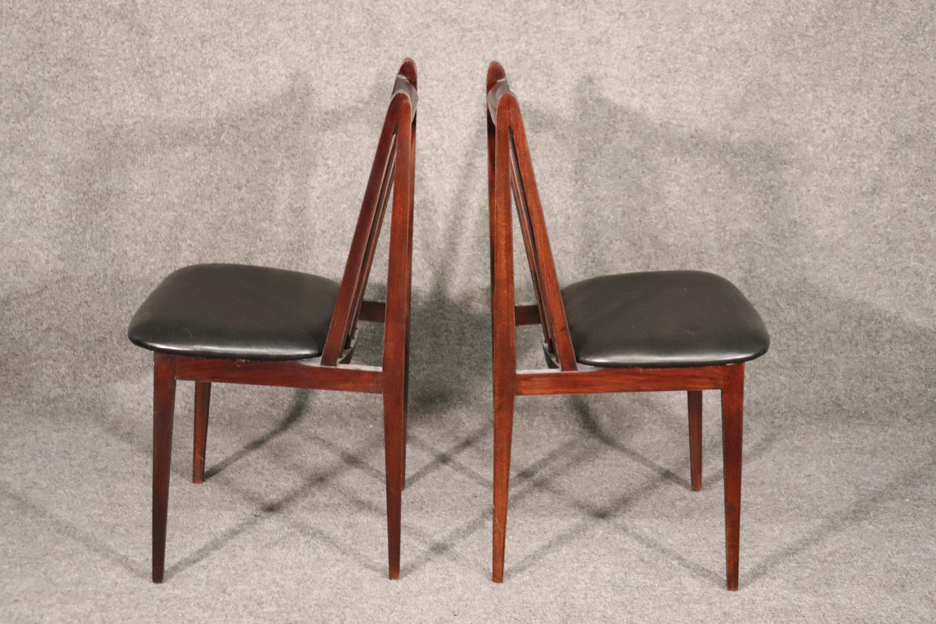 Large Set of 12 Mahogany Mid-Century Modern Dining Chairs, circa 1960 In Good Condition In Swedesboro, NJ