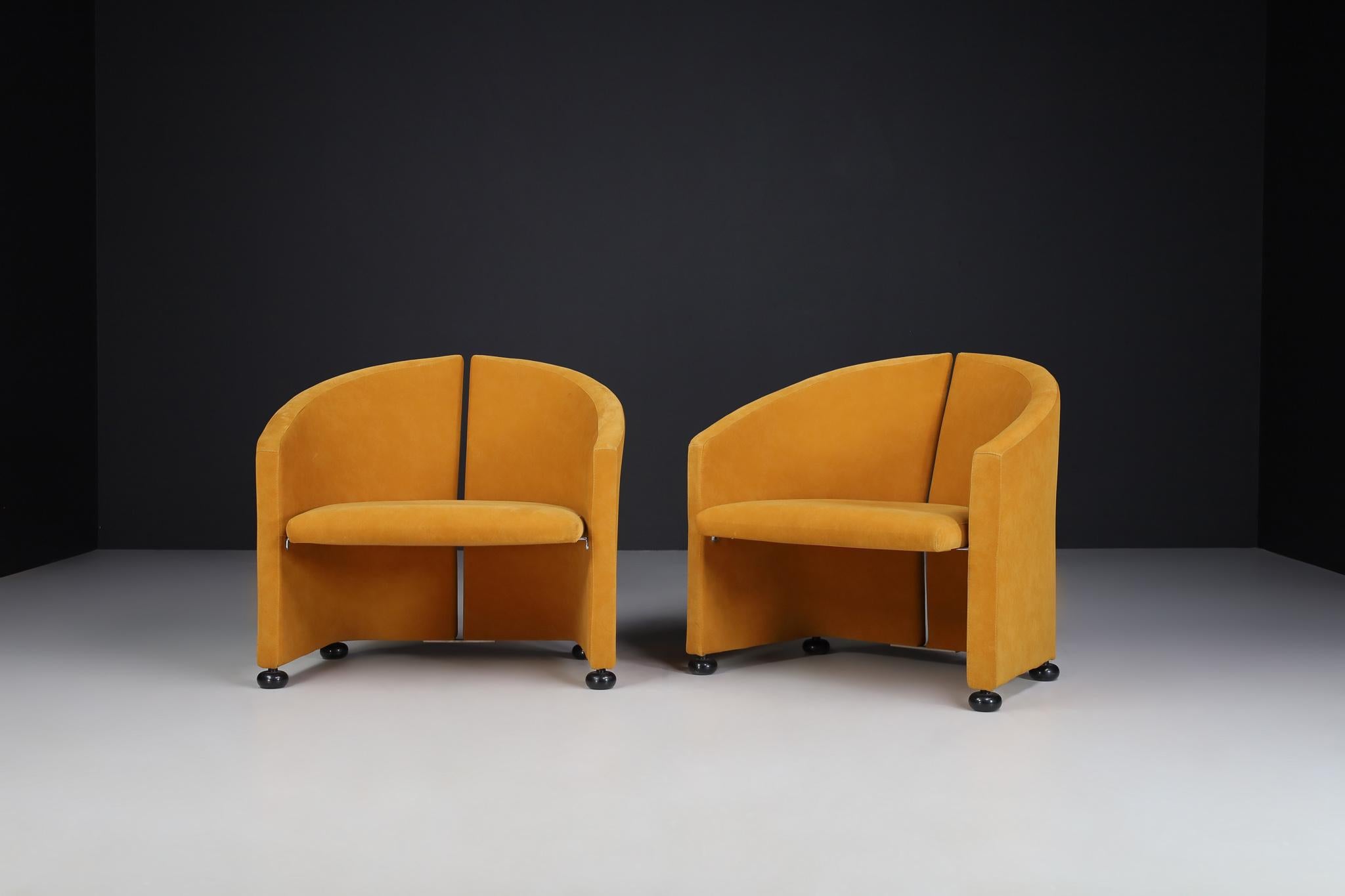 Mid-Century Modern Large Set Armchairs or Easy Chairs in the Style of Saporiti, Italy, in the 1970s For Sale