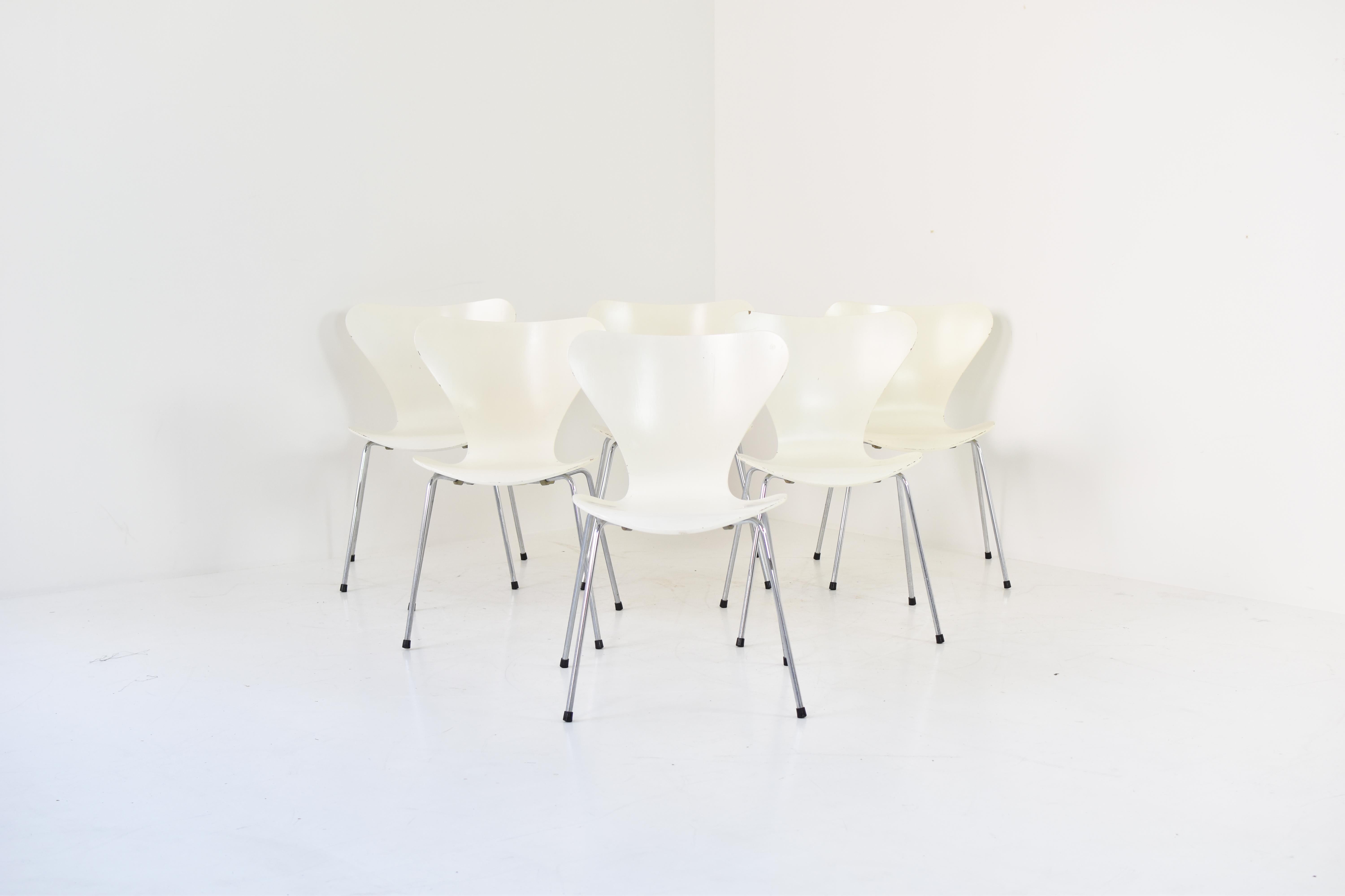 Scandinavian Modern Large Set Dining Chairs by Arne Jacobsen for Fritz Hansen, Denmark 1980’s