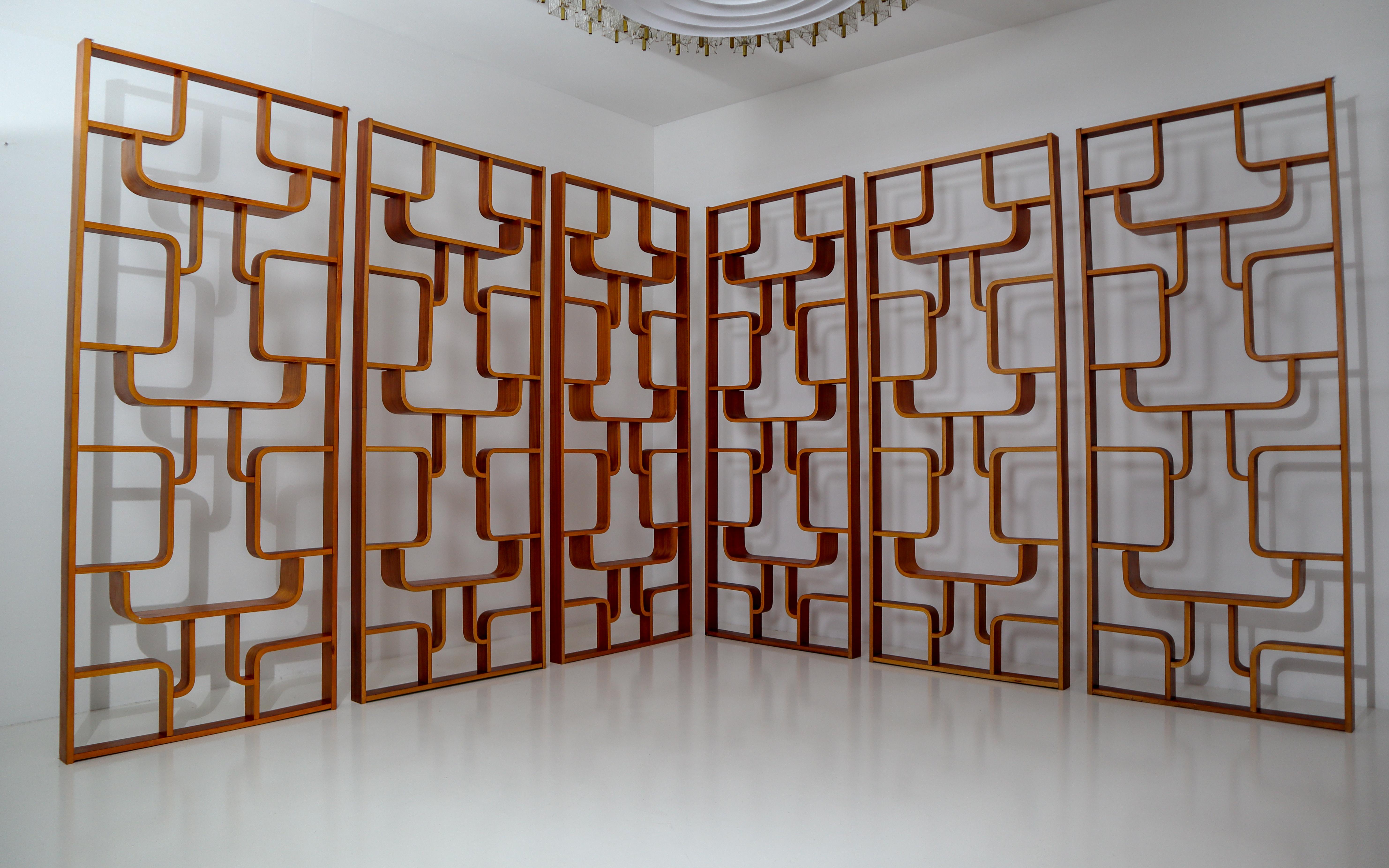 Midcentury flower (dividing) wall made of bent mahogany color plywood and features geometric patterns, designed by Ludvik Volak in the Czech Republic in the 1950s-1960s and manufactured by Thonet.
Amazing good condition and wonderful warm patina.