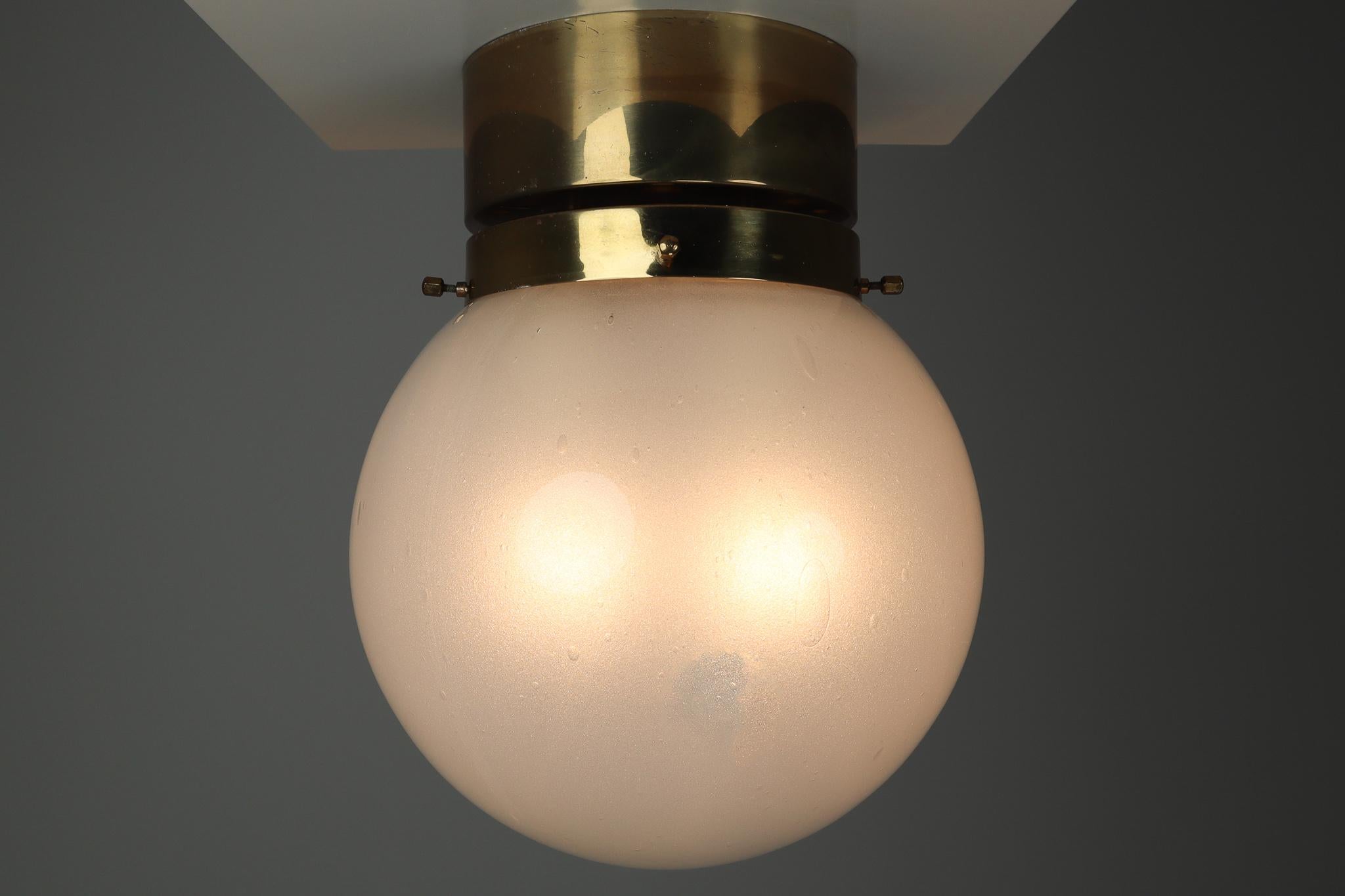 Mid-Century Modern Large Set of Midcentury Lights with Brass Frame and White Pearl Glass Globes For Sale