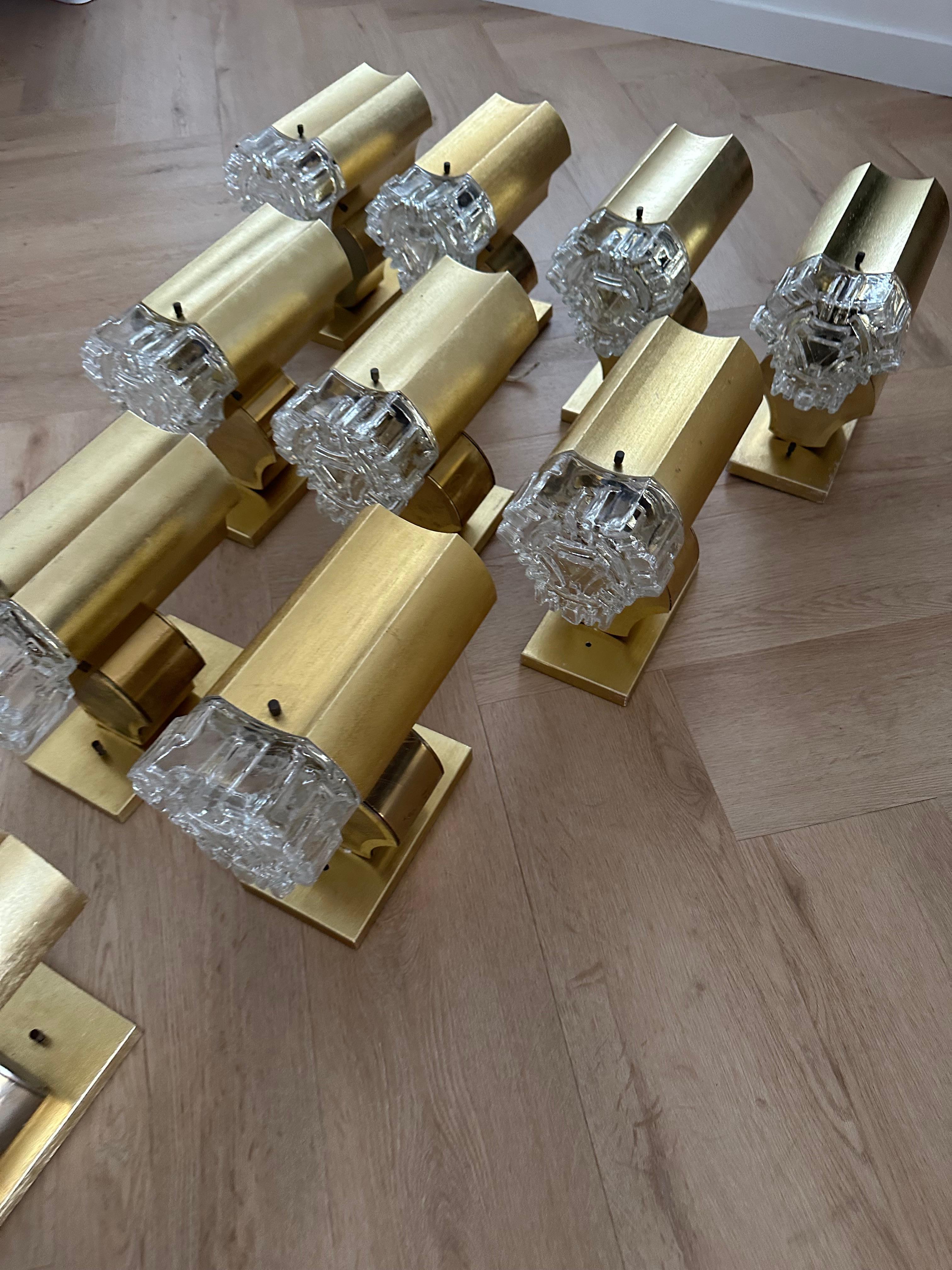 Grande set di 10 lampade da parete in vetro e alluminio del MidCentury di design italiano in vendita 3