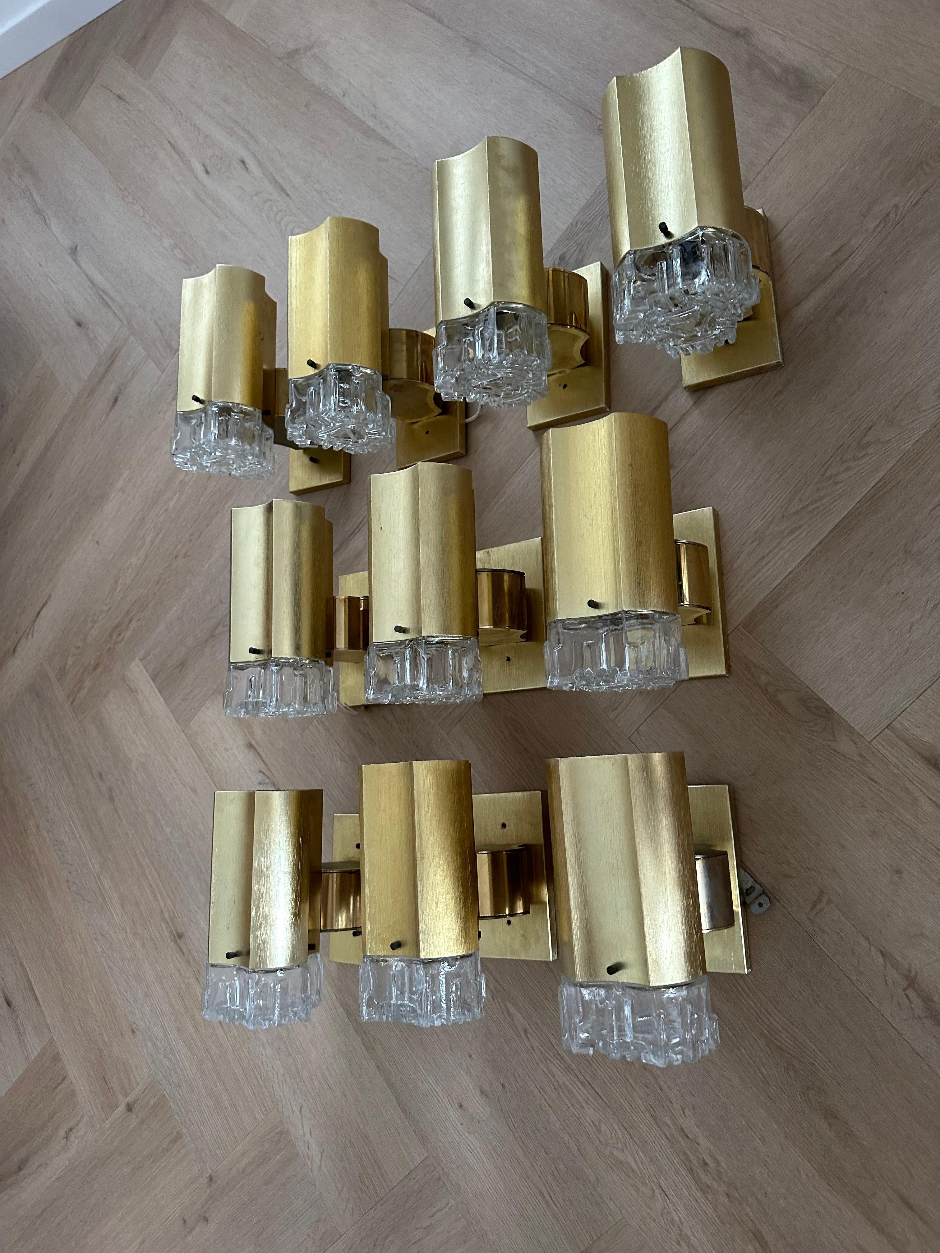 Grande set di 10 lampade da parete in vetro e alluminio del MidCentury di design italiano in vendita 6