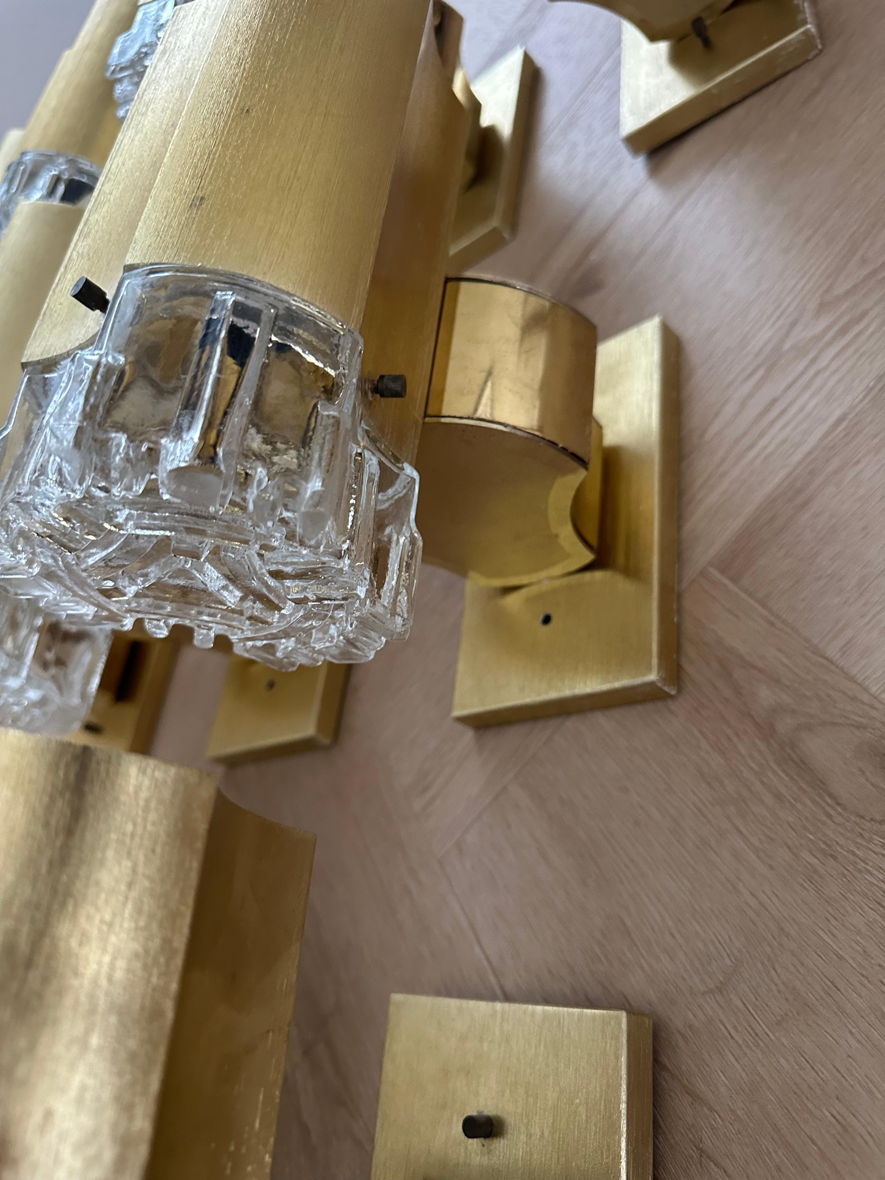 Grande set di 10 lampade da parete in vetro e alluminio del MidCentury di design italiano in vendita 7