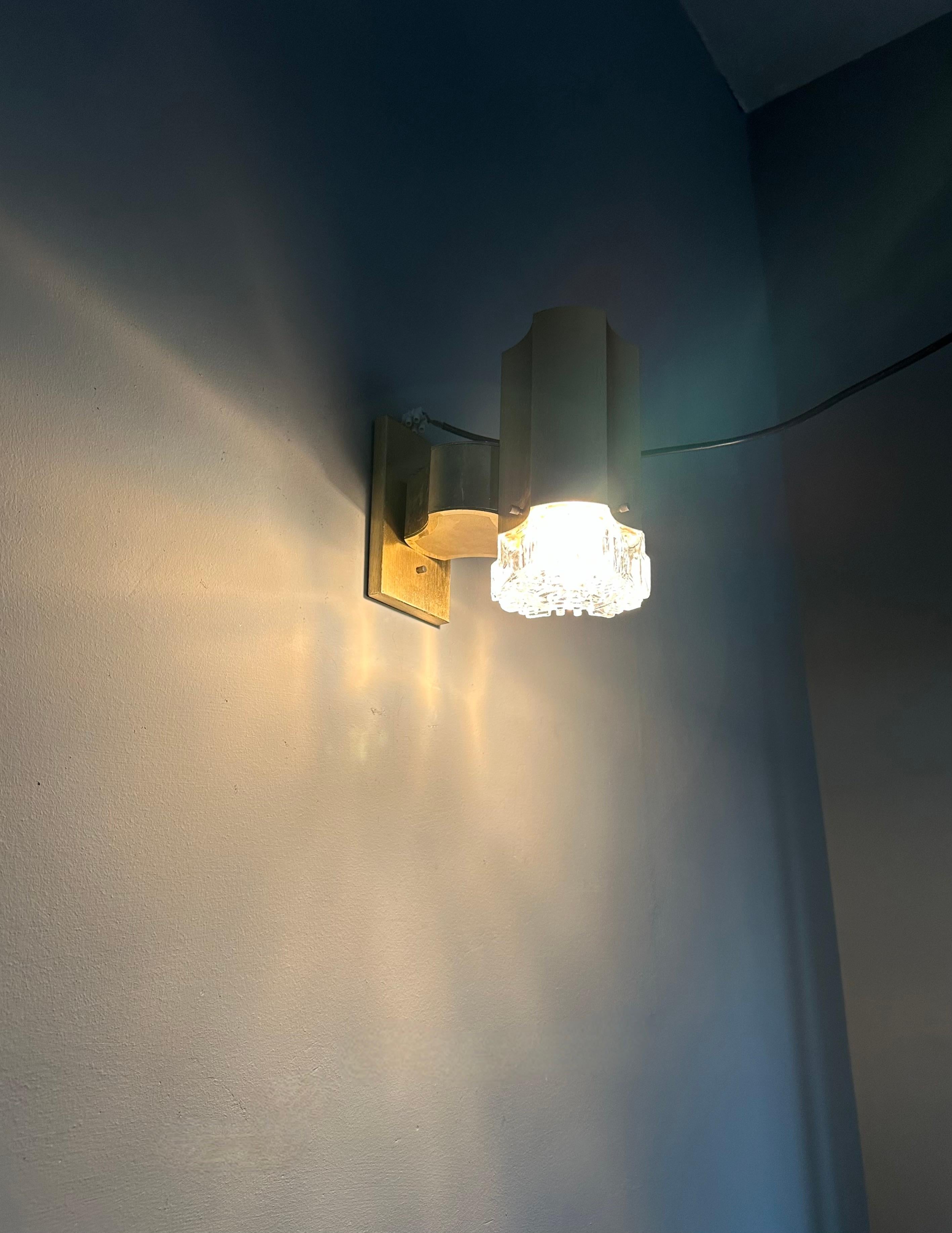 Grande set di 10 lampade da parete in vetro e alluminio del MidCentury di design italiano in vendita 11