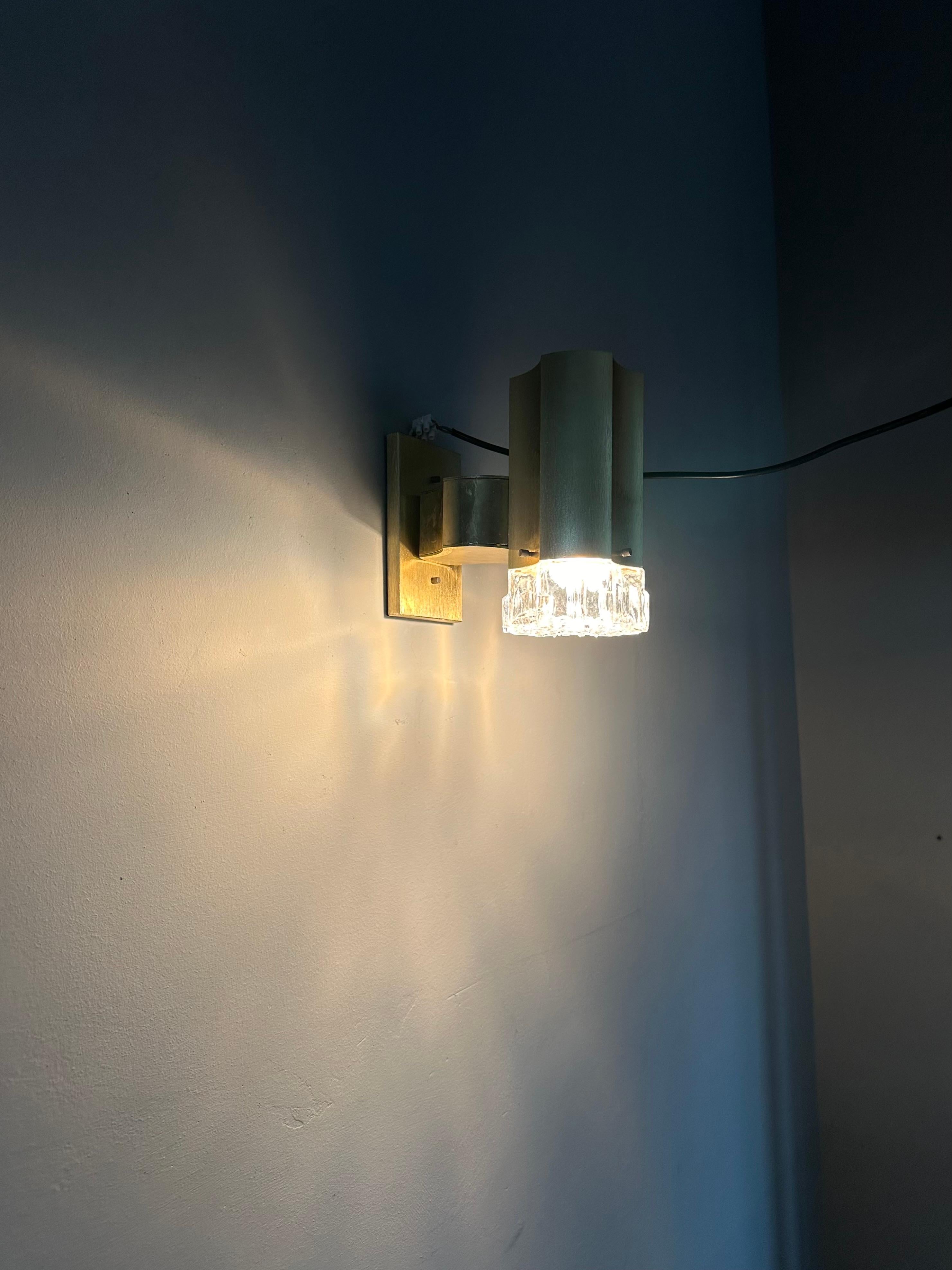 Grande set di 10 lampade da parete in vetro e alluminio del MidCentury di design italiano in vendita 1