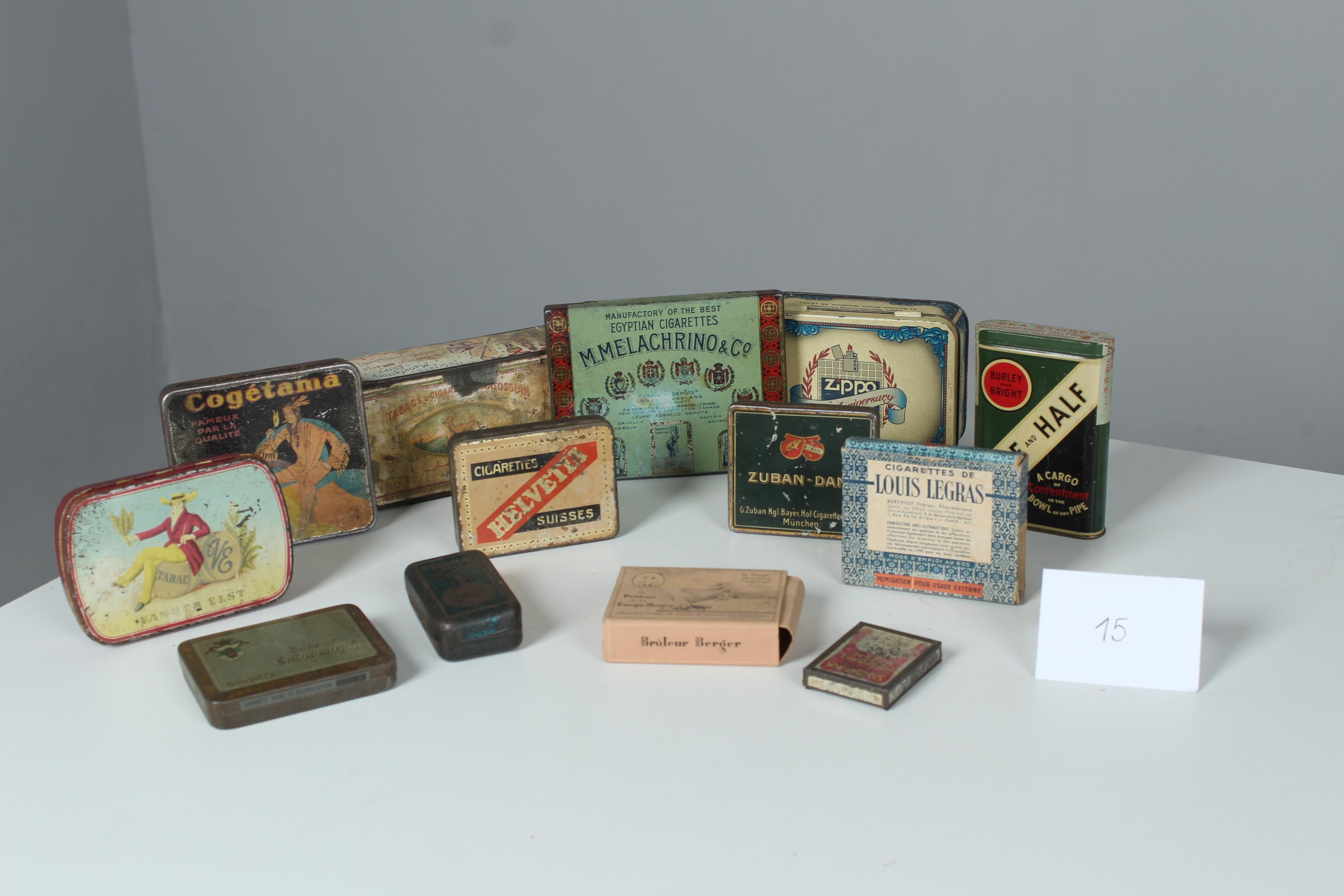 Großer Satz von 13 antiken Zinnschachteln, Tabakdosen aus Frankreich, 1930er Jahre, Art déco im Angebot 6