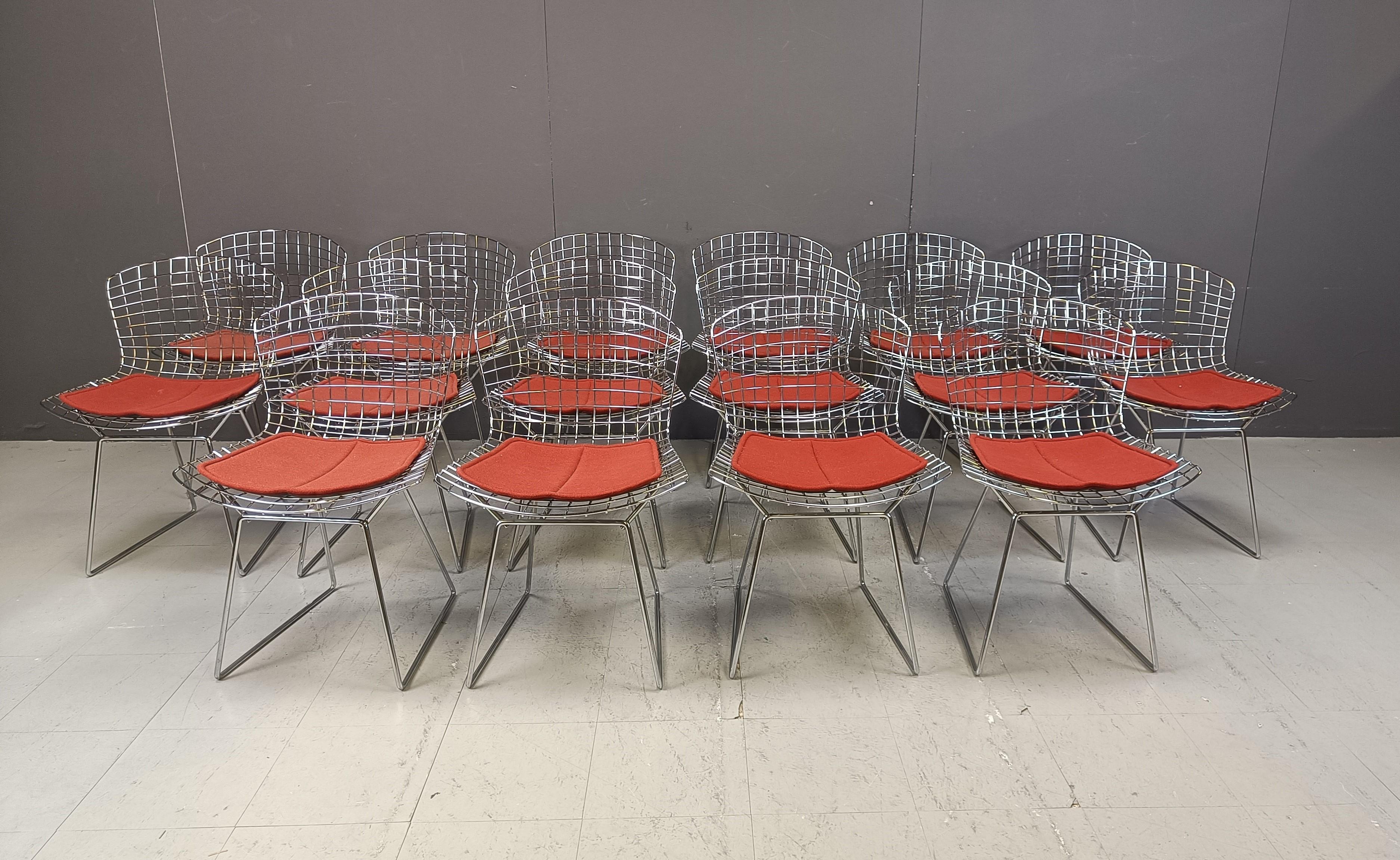 Mid-Century Modern Large set of 16 Vintage Model 420 dining chair by Harry Bertoia for Knoll