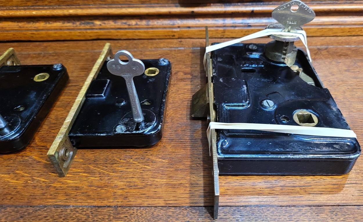 Large Set of 1920s Yale Mortice Locks with Plates For Sale 4