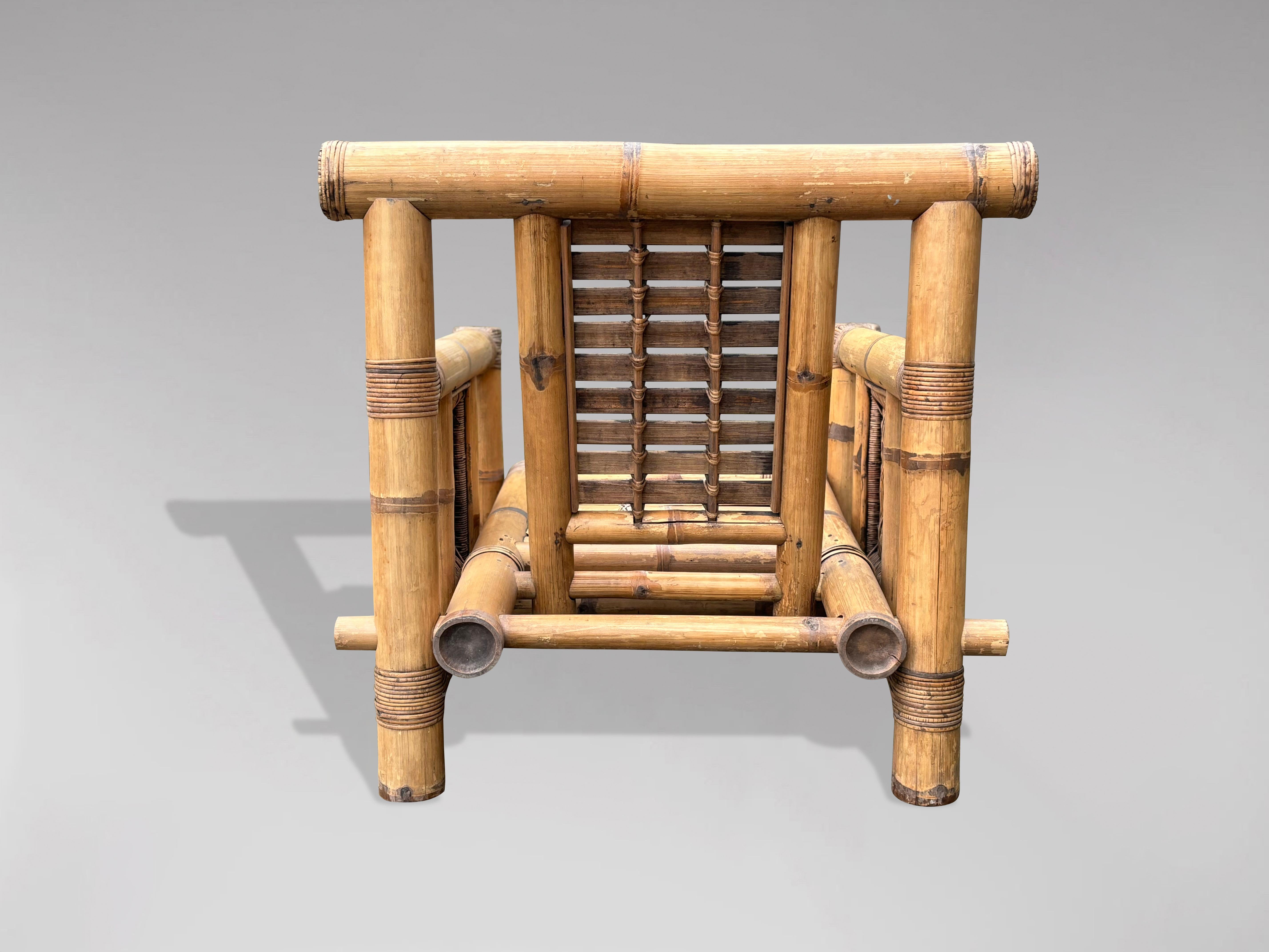 Ensemble de 4 grands fauteuils de salon pagode en bambou en vente 2