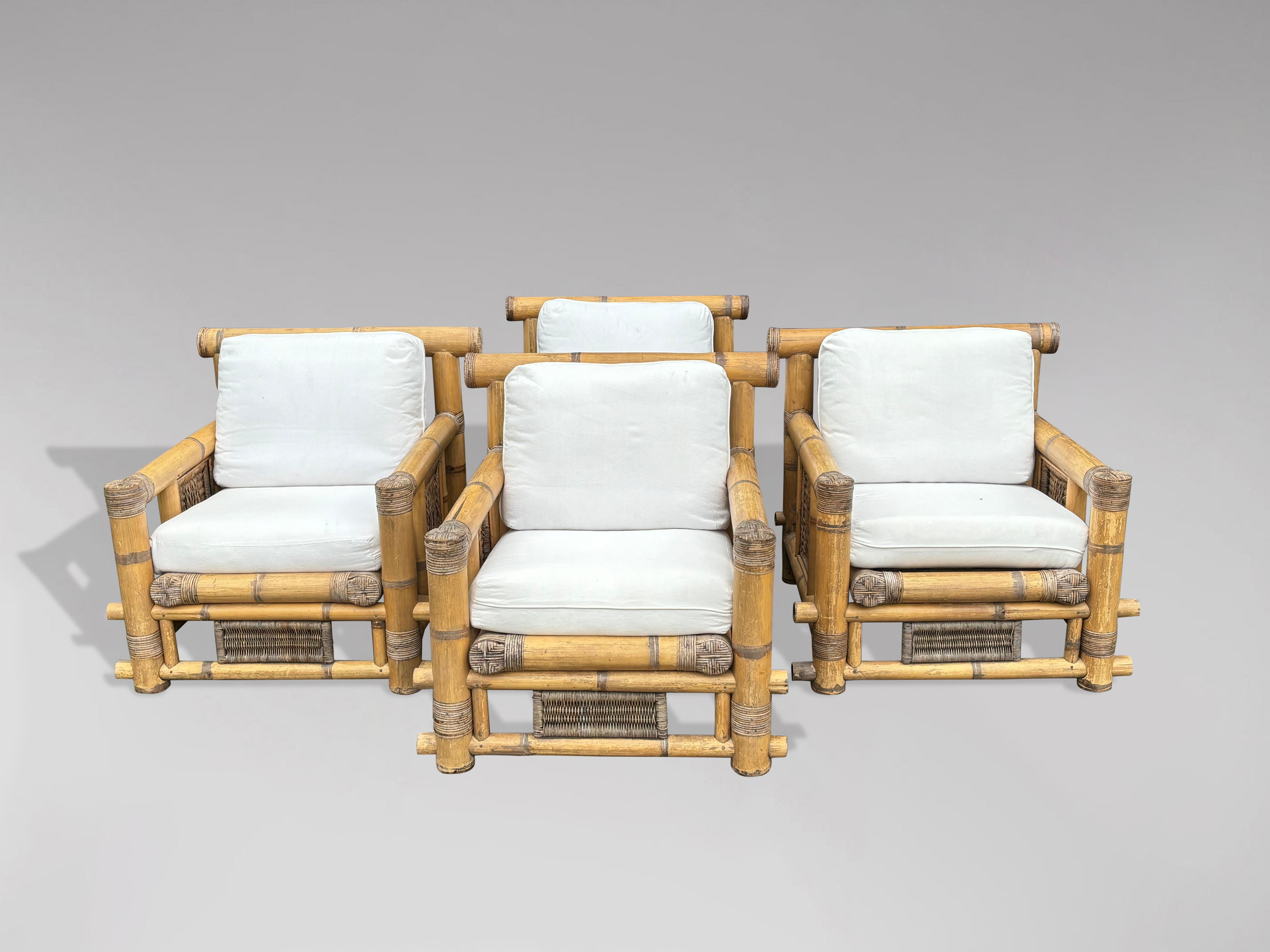 Organique Ensemble de 4 grands fauteuils de salon pagode en bambou en vente