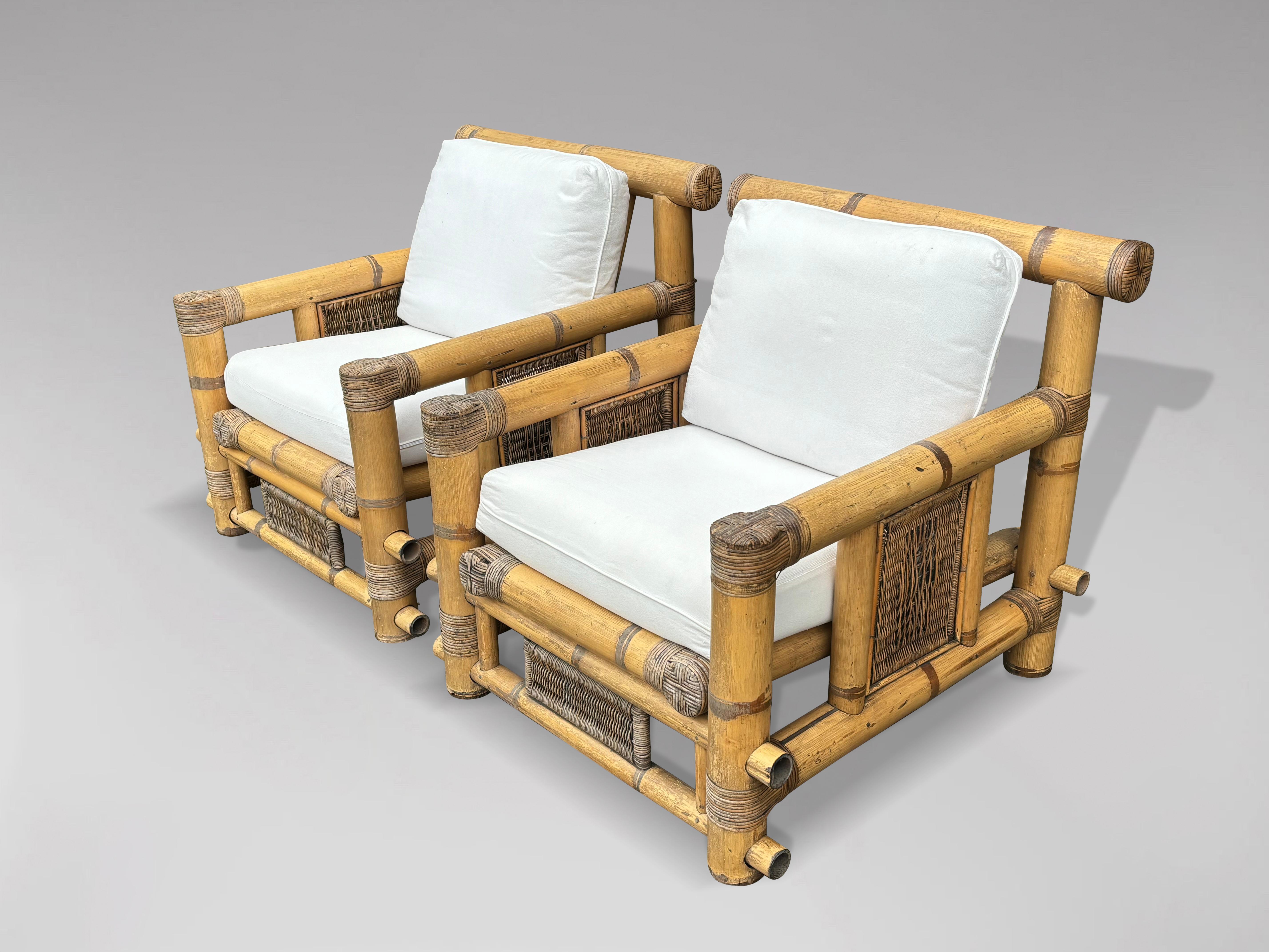 Fait main Ensemble de 4 grands fauteuils de salon pagode en bambou en vente