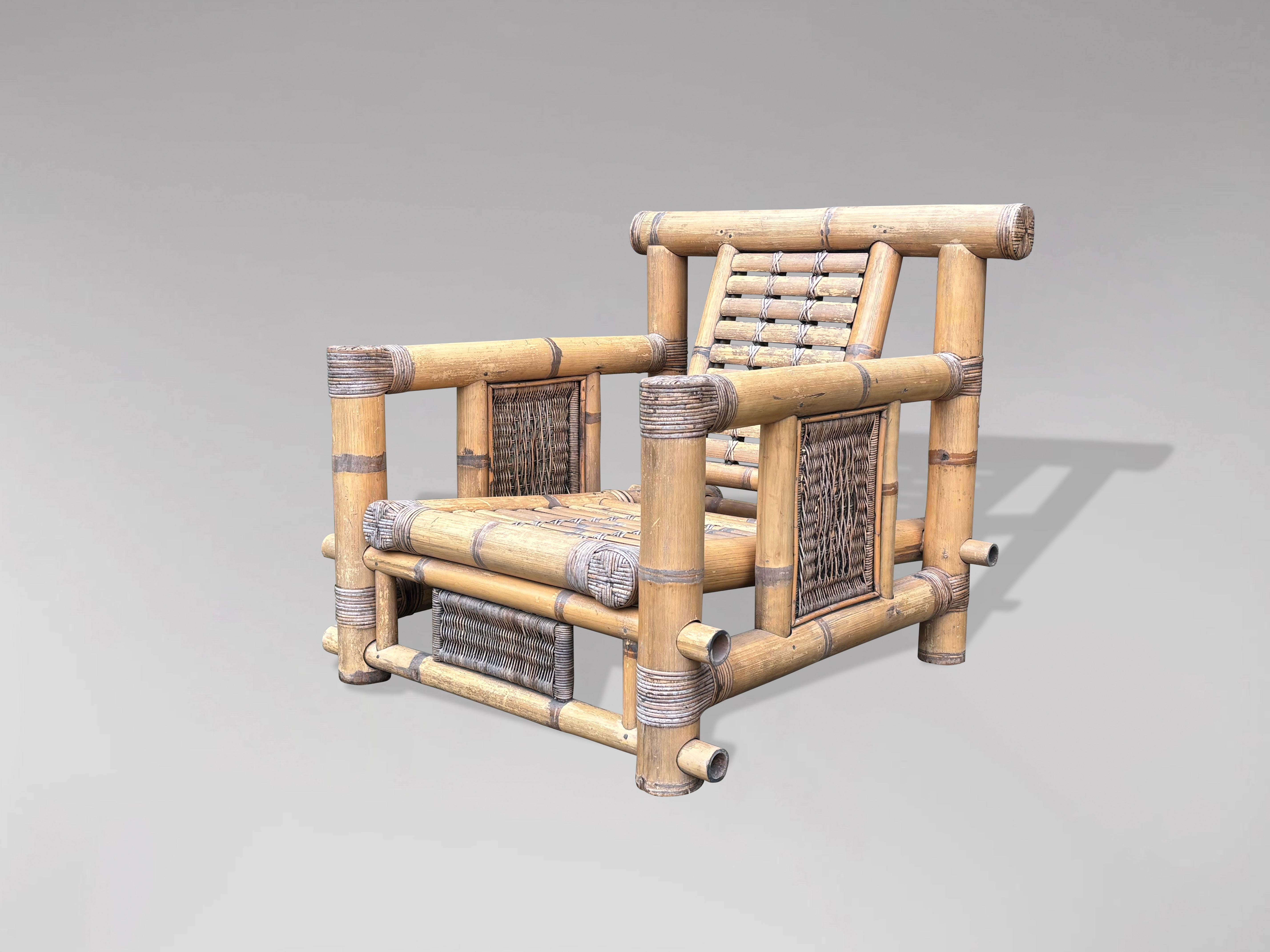 20ième siècle Ensemble de 4 grands fauteuils de salon pagode en bambou en vente