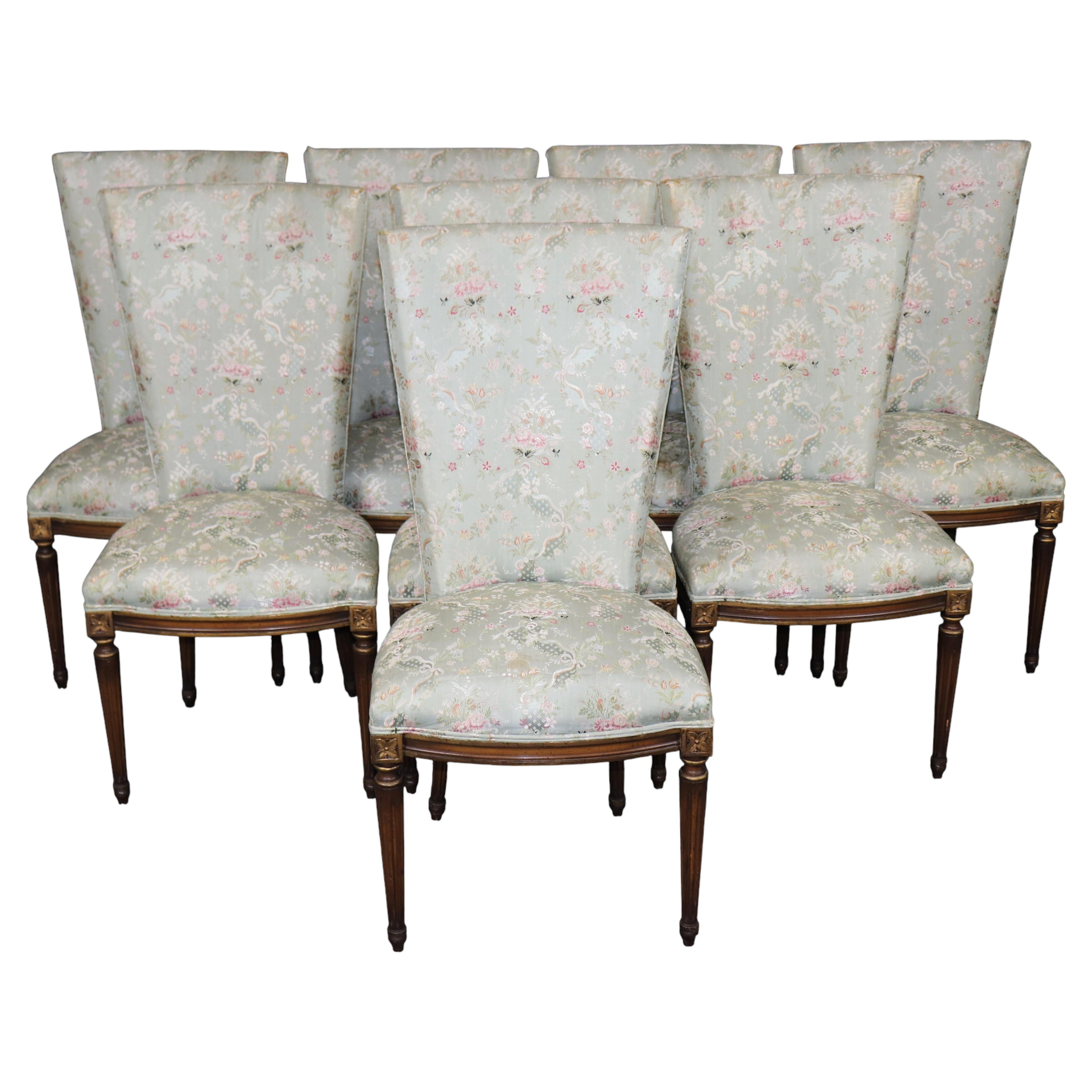 Grand ensemble de 8 chaises de salle à manger de style Louis XVI en vente