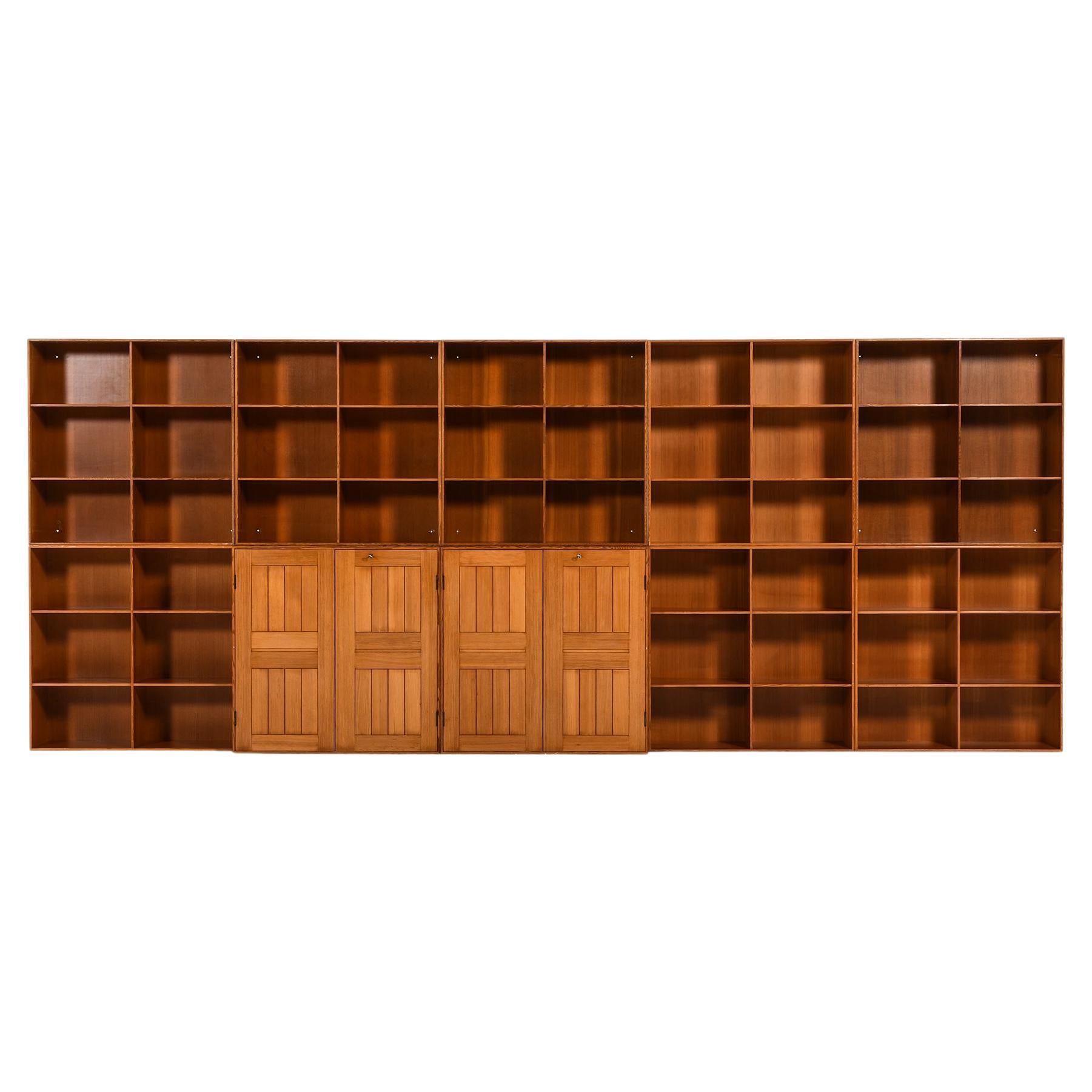 Grand ensemble de bibliothèques en pin de l'Oregon par Mogens Koch, 1933