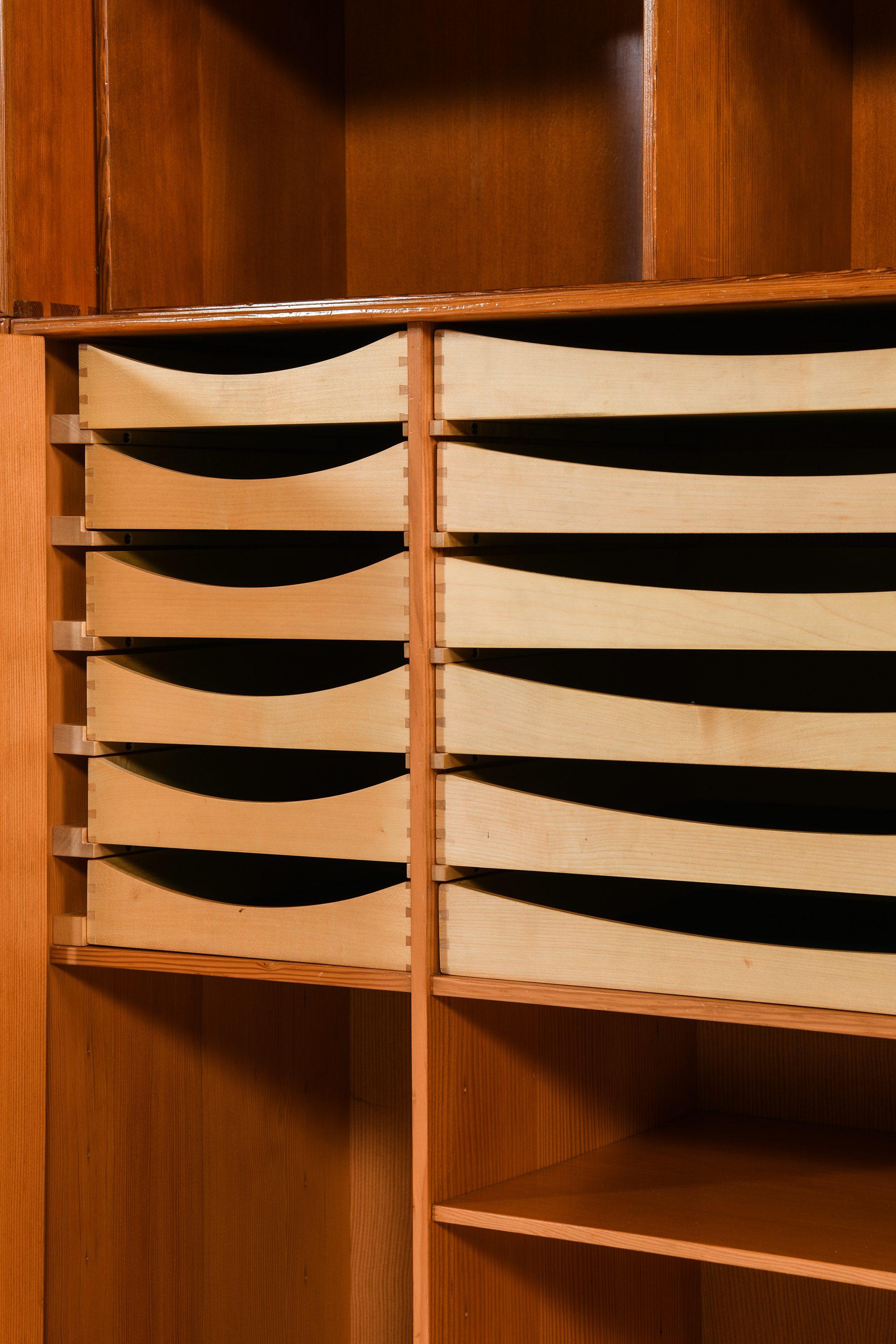 Gran conjunto de librerías de pino de Oregón y cristal de Mogens Koch, 1933 siglo XX en venta