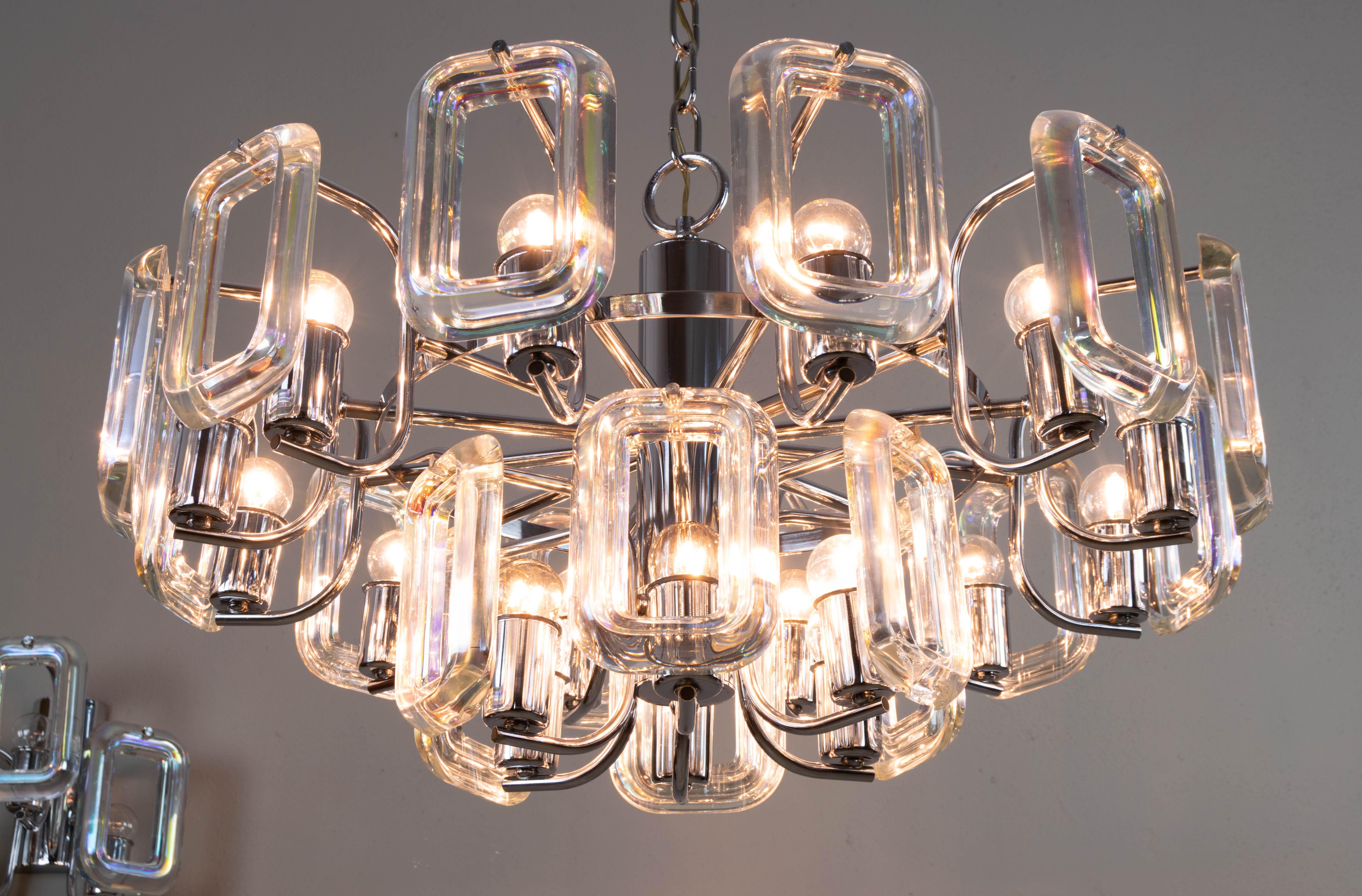 Mid-Century Modern Large Set of Chandelier and Sconces of Italian Modern Iridescent Glass Links
