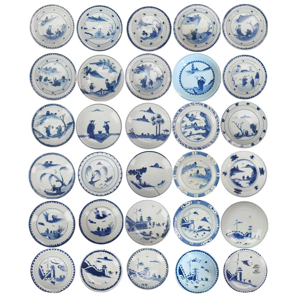 Large Set of Chinese 17th Century Porcelain Ming Dynasty Plates Chenghua Marked For Sale