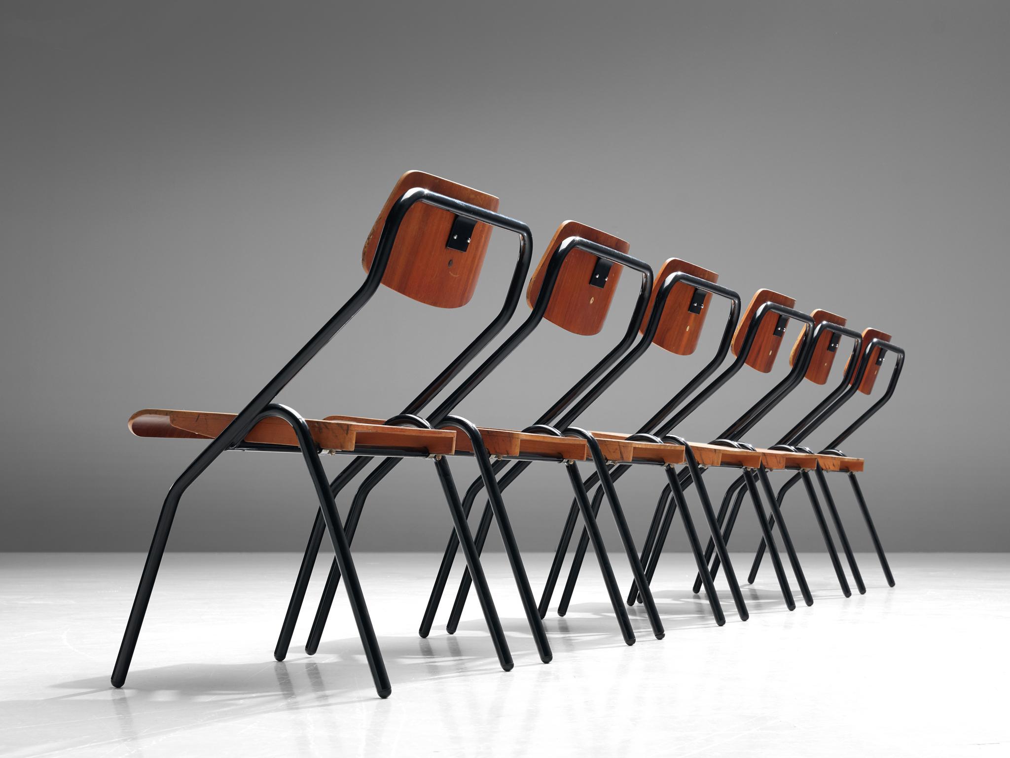 Milieu du XXe siècle Grand ensemble de chaises hollandaises avec structure tubulaire noire en vente