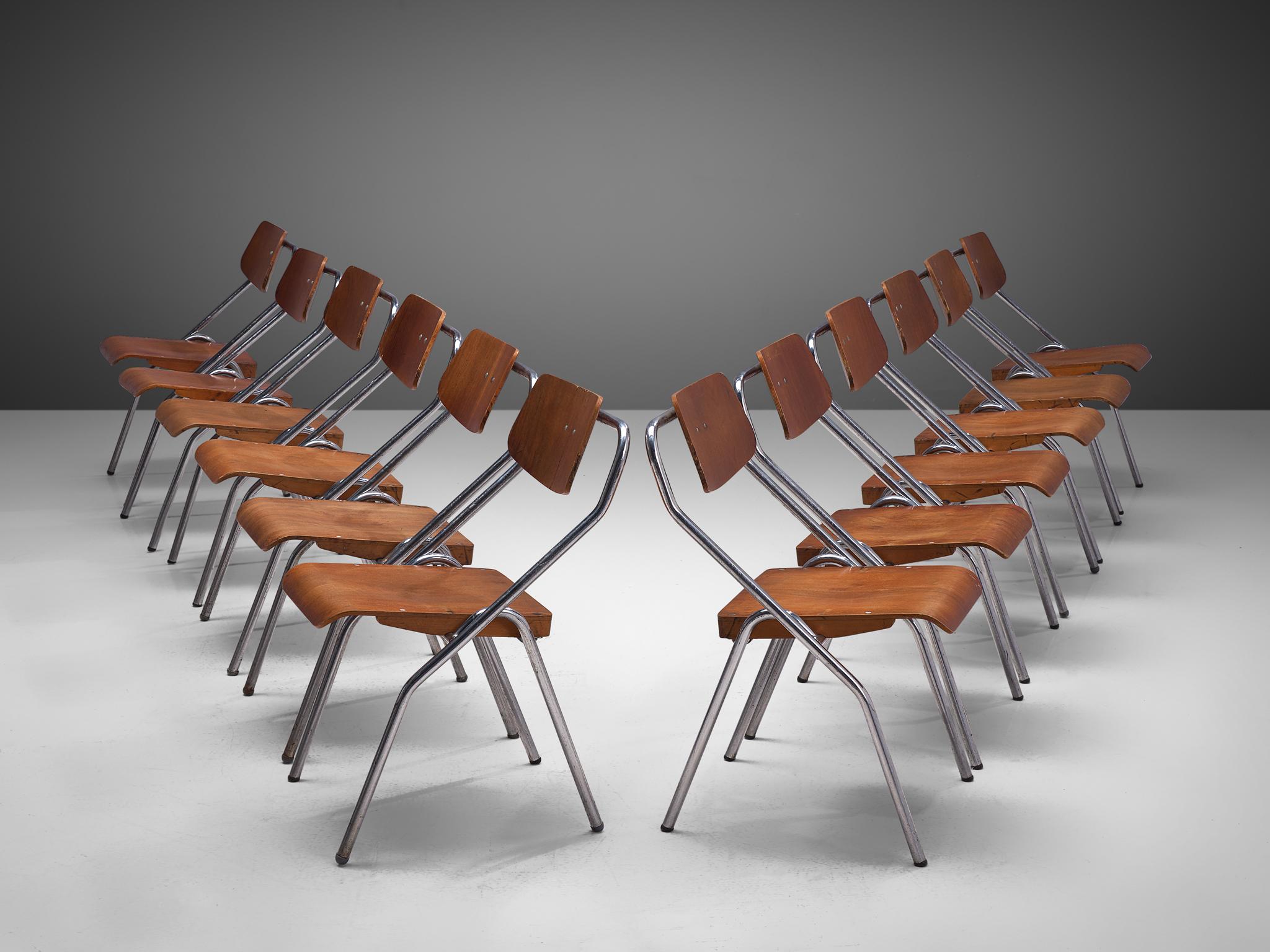Chaises pliantes, métal chromé, contreplaqué, Pays-Bas, circa. 1930

Ce très grand ensemble de chaises d'école hollandaise du milieu du siècle serait un excellent choix pour votre projet si vous recherchez des chaises faciles à ranger. Les sièges
