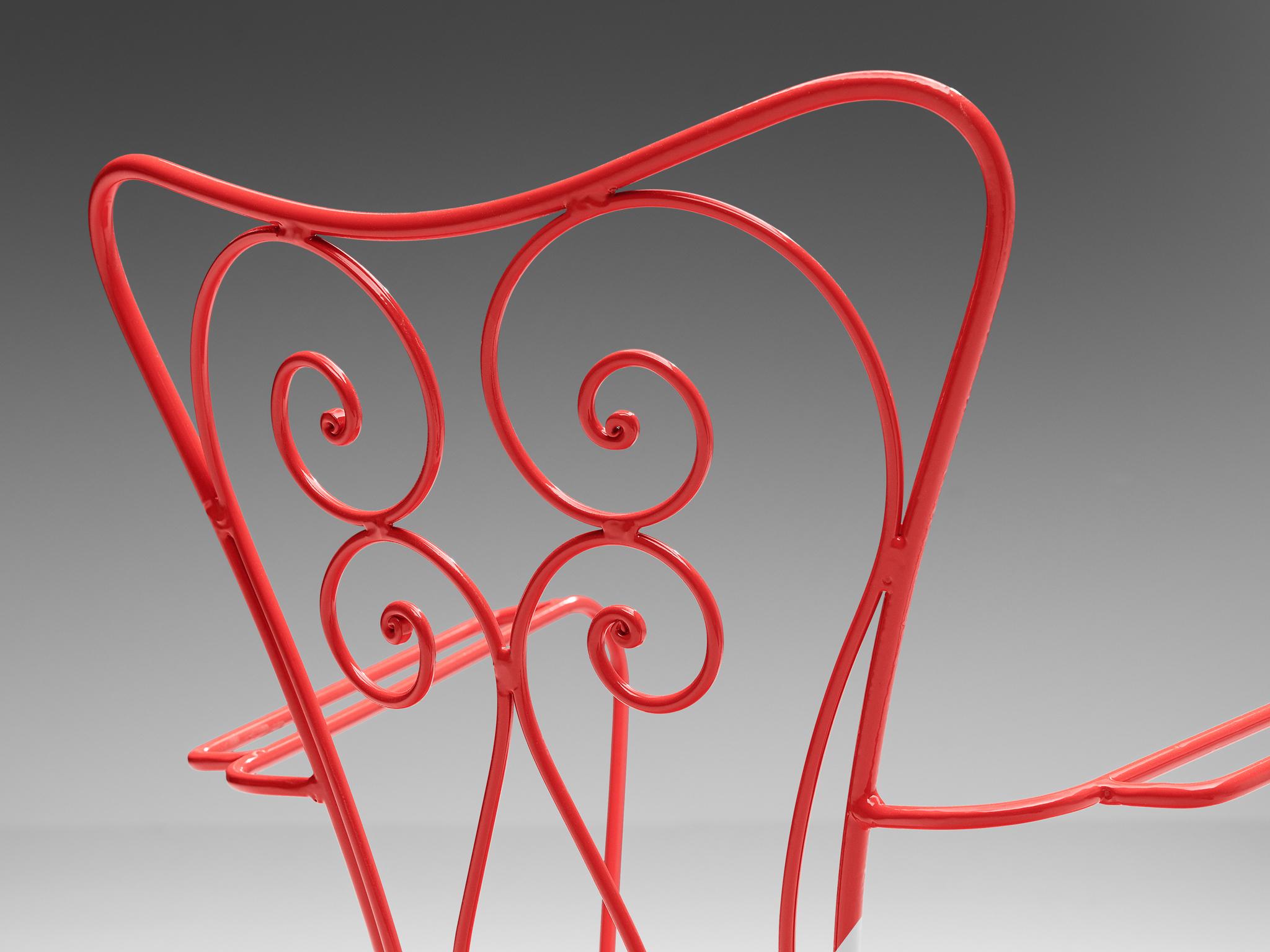 Chaises de patio, acier laqué, Italie, années 1960

Cette collection de chaises de patio en provenance d'Italie présente un design remarquablement raffiné, emblématique de la quintessence de la chaise de patio italienne. Les chaises présentent une