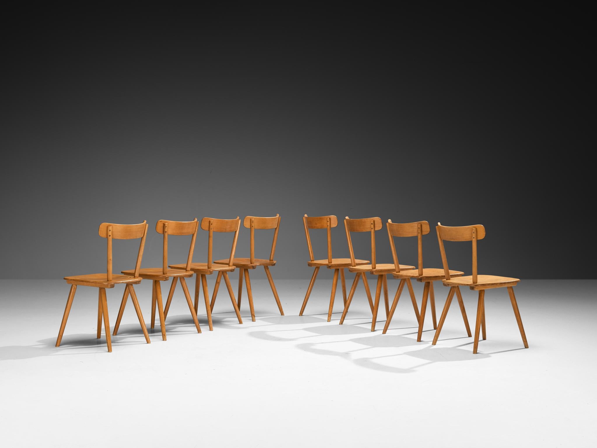 Large Set of Mid-Century Modern Dining Chairs in Blonde Wood For Sale 2