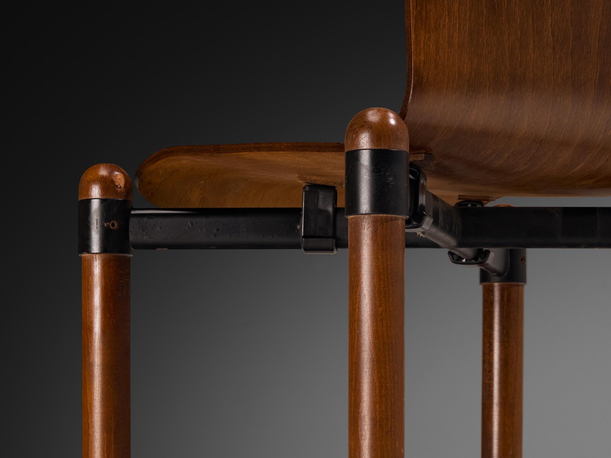 Grande set di sedie da pranzo moderniste in legno e metallo in vendita 3