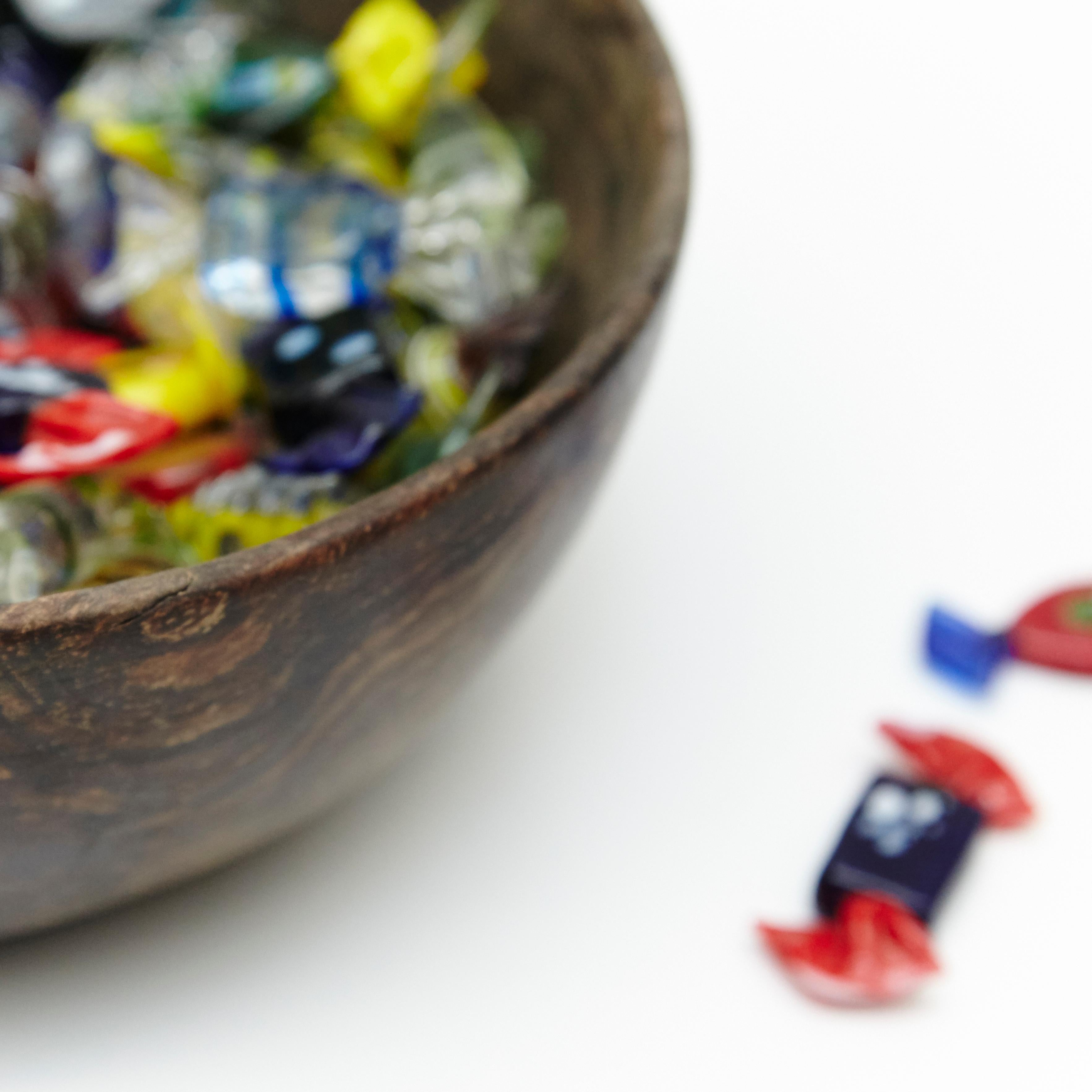 Large Set of Murano Glass Candy Small Sculptures on Olive Wood Bowl, circa 1970 1