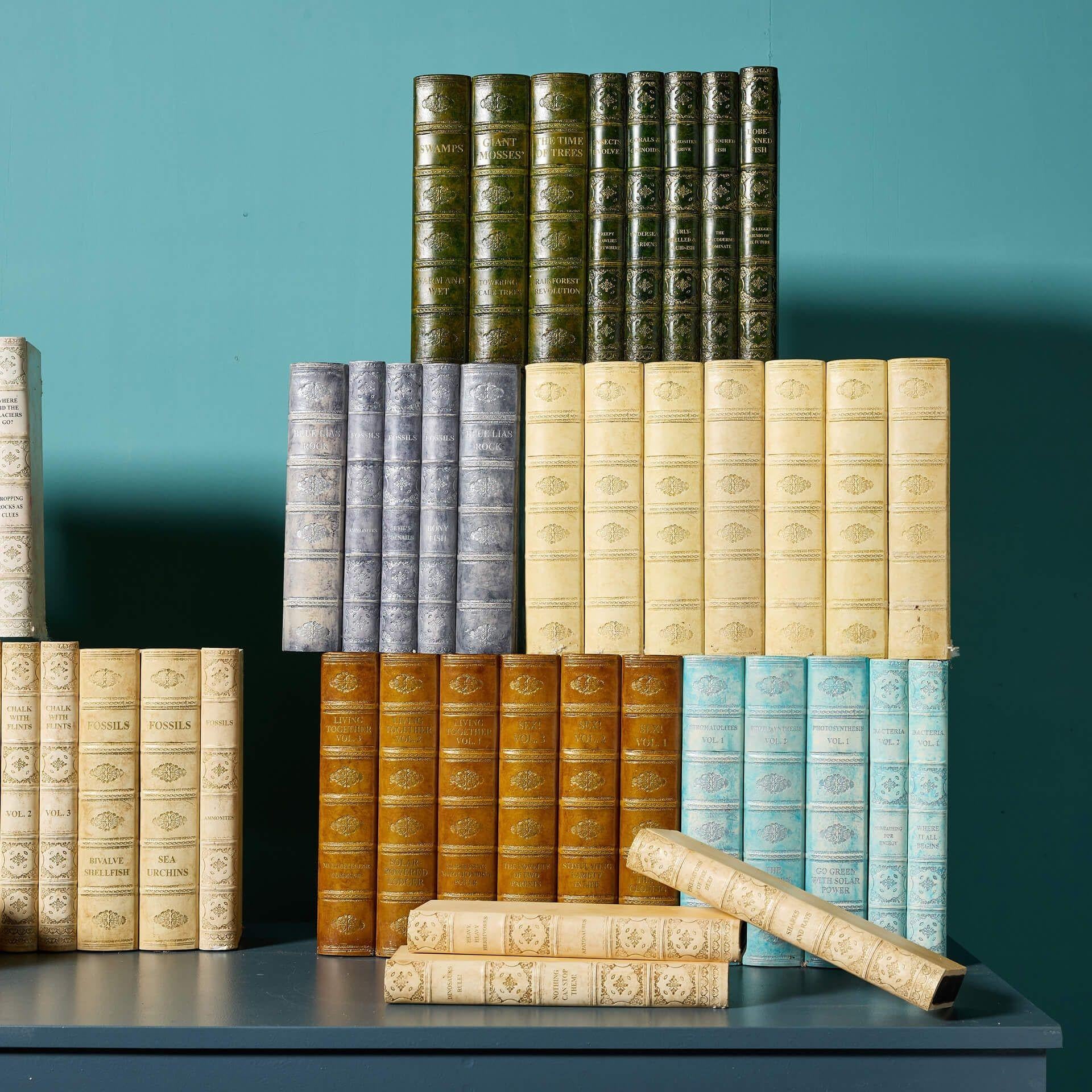 Gran conjunto de libros de biblioteca de imitación recuperados Victoriano en venta