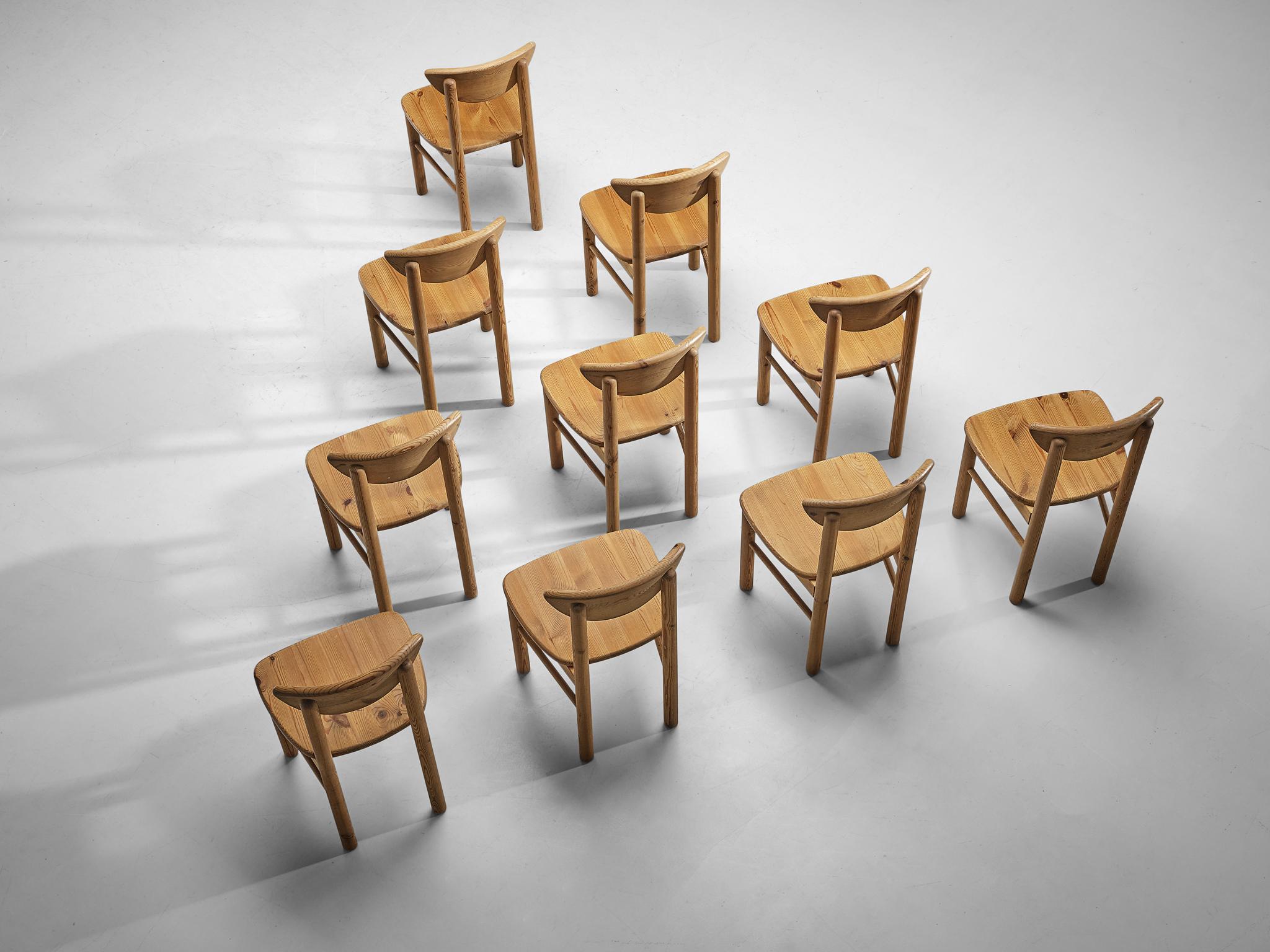 Danois Grand ensemble de dix chaises de salle à manger danoises en pin  en vente