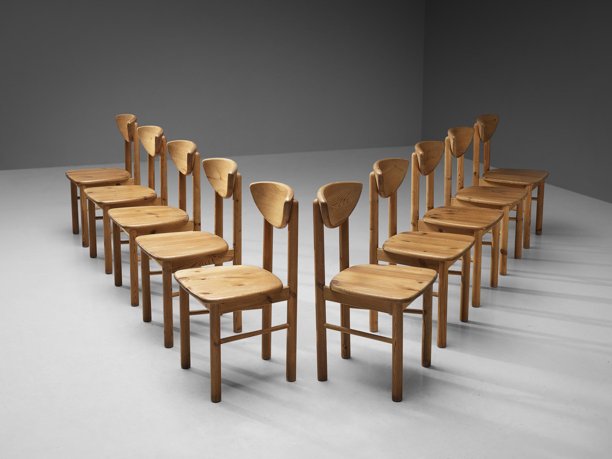 Pin Grand ensemble de dix chaises de salle à manger danoises en pin  en vente