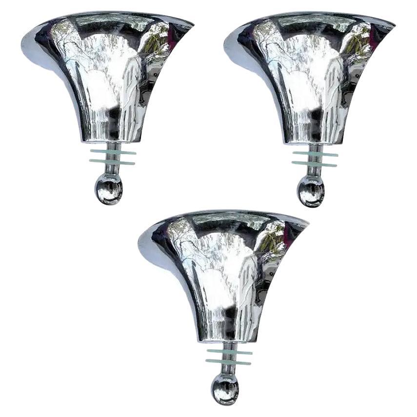 Grande set di tre luci da parete a tromba in vetro e cromo Art Déco per il cinema in vendita