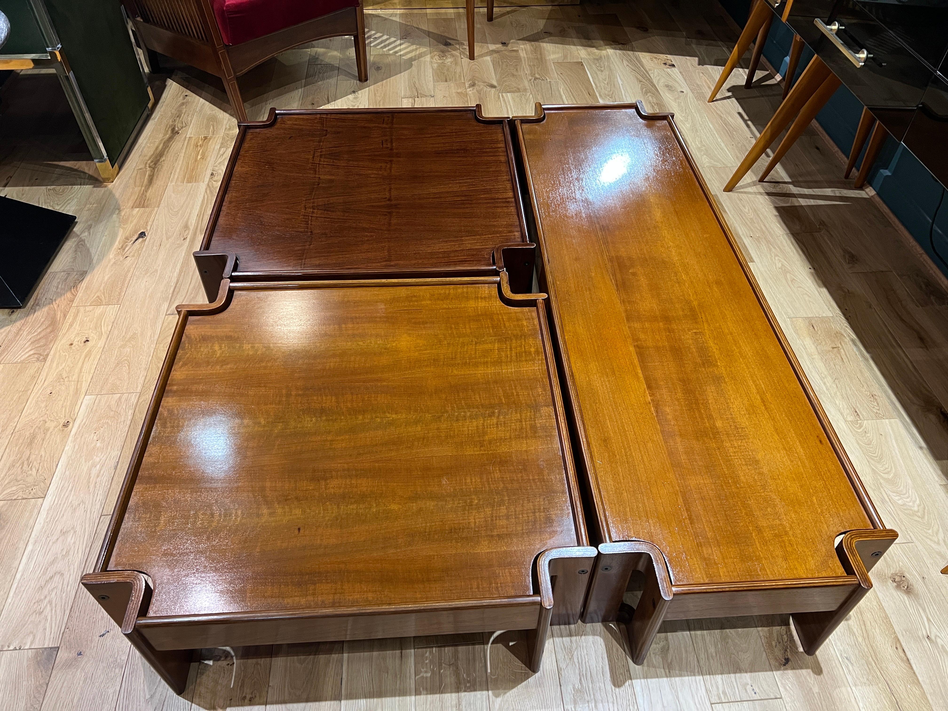 Italian Large Set of Three Modular Coffee Table For Sale