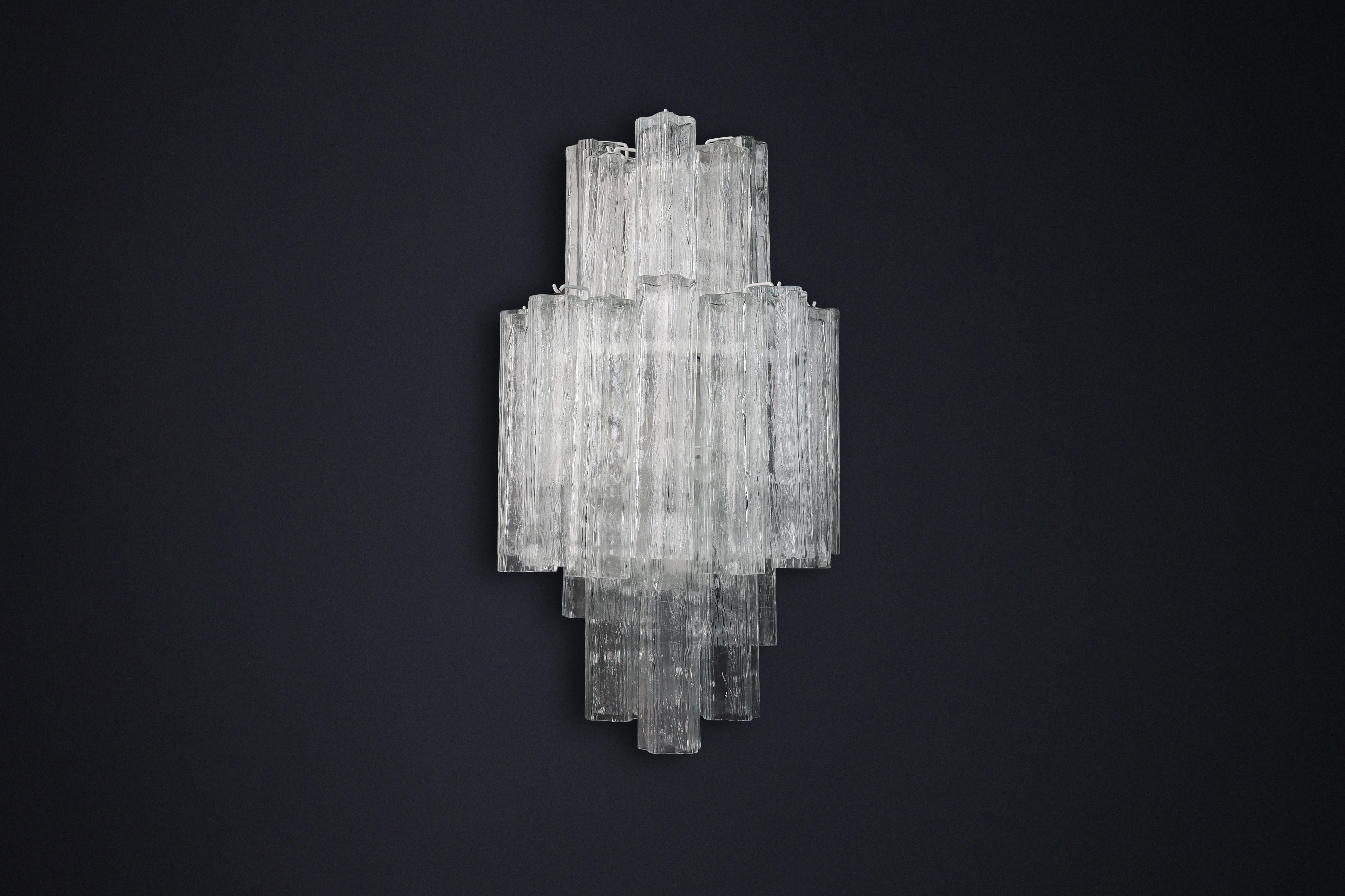 Große Venini-Wandleuchter mit Murano-Eisglas-Fassung, Italien 1960er Jahre. (Moderne der Mitte des Jahrhunderts) im Angebot