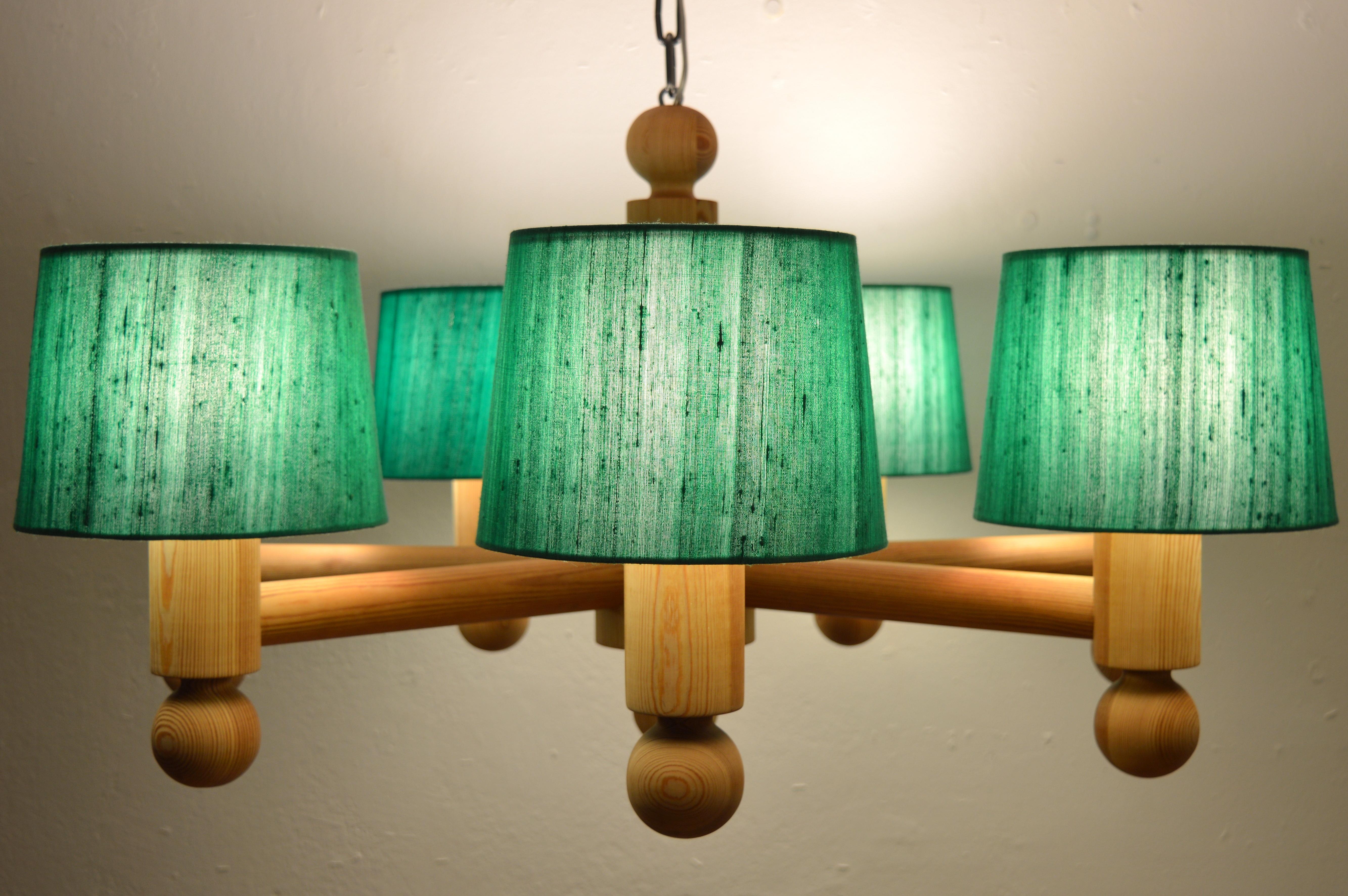 Scandinavian Modern Large Seven Arms Solid Pine Chandelier with Fabric Shades by Luxus Sweden, 1960s For Sale