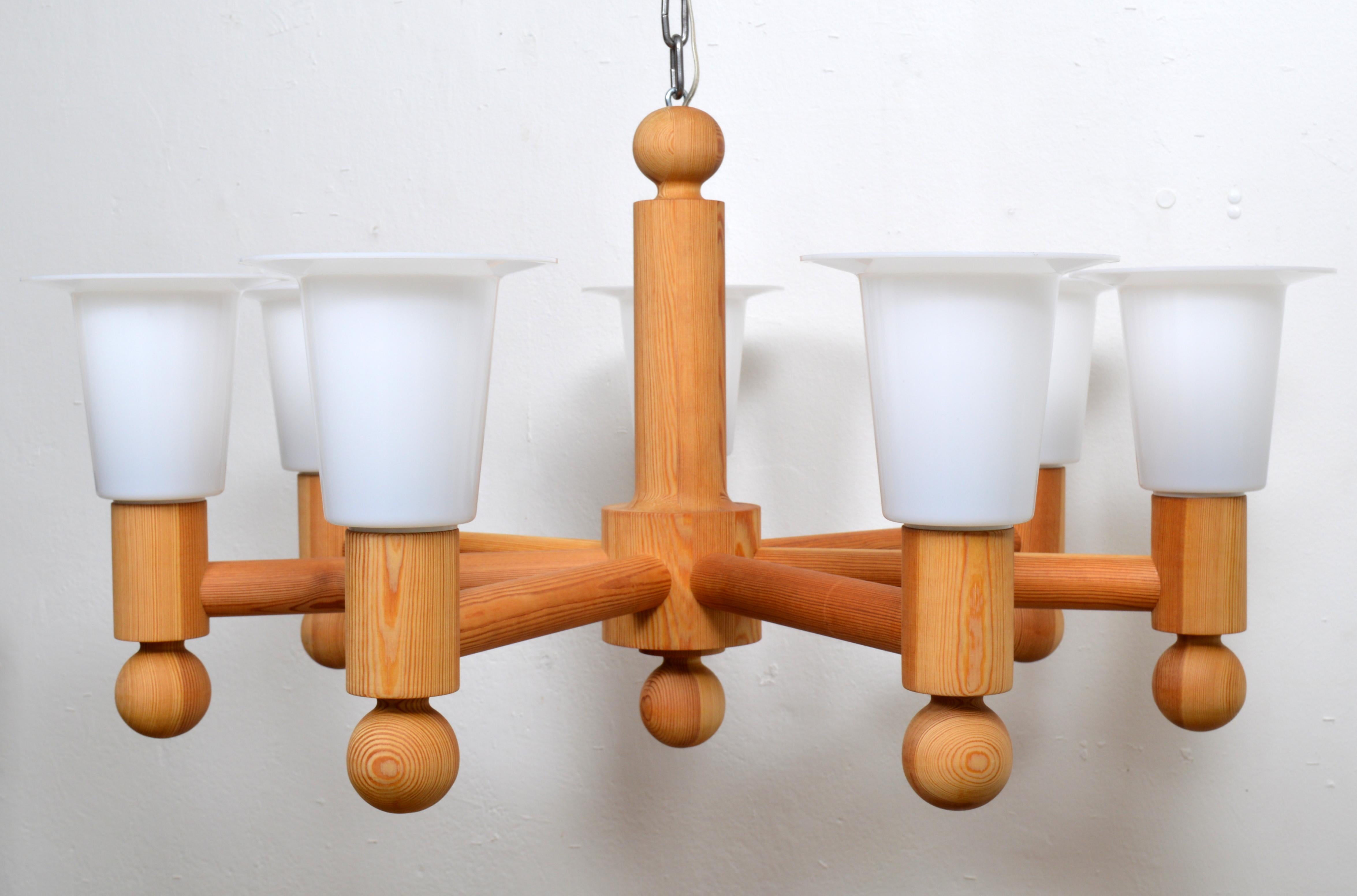Large Seven Arms Solid Pine Chandelier with Fabric Shades by Luxus Sweden, 1960s In Excellent Condition For Sale In Stockholm, SE