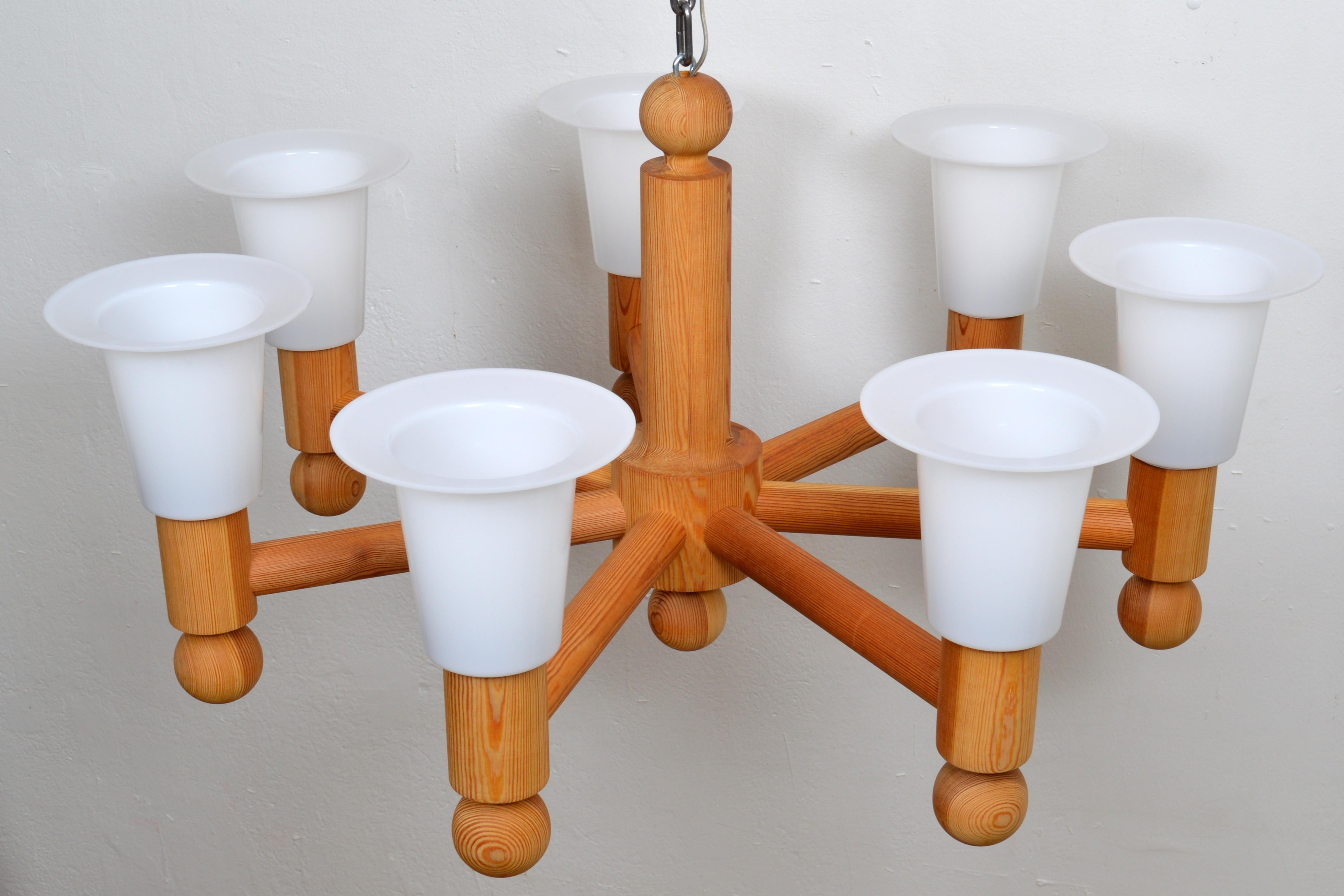 Mid-20th Century Large Seven Arms Solid Pine Chandelier with Fabric Shades by Luxus Sweden, 1960s For Sale