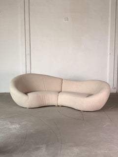 Grande divano in bouclé curvo degli anni Settanta, Italia, anni Settanta