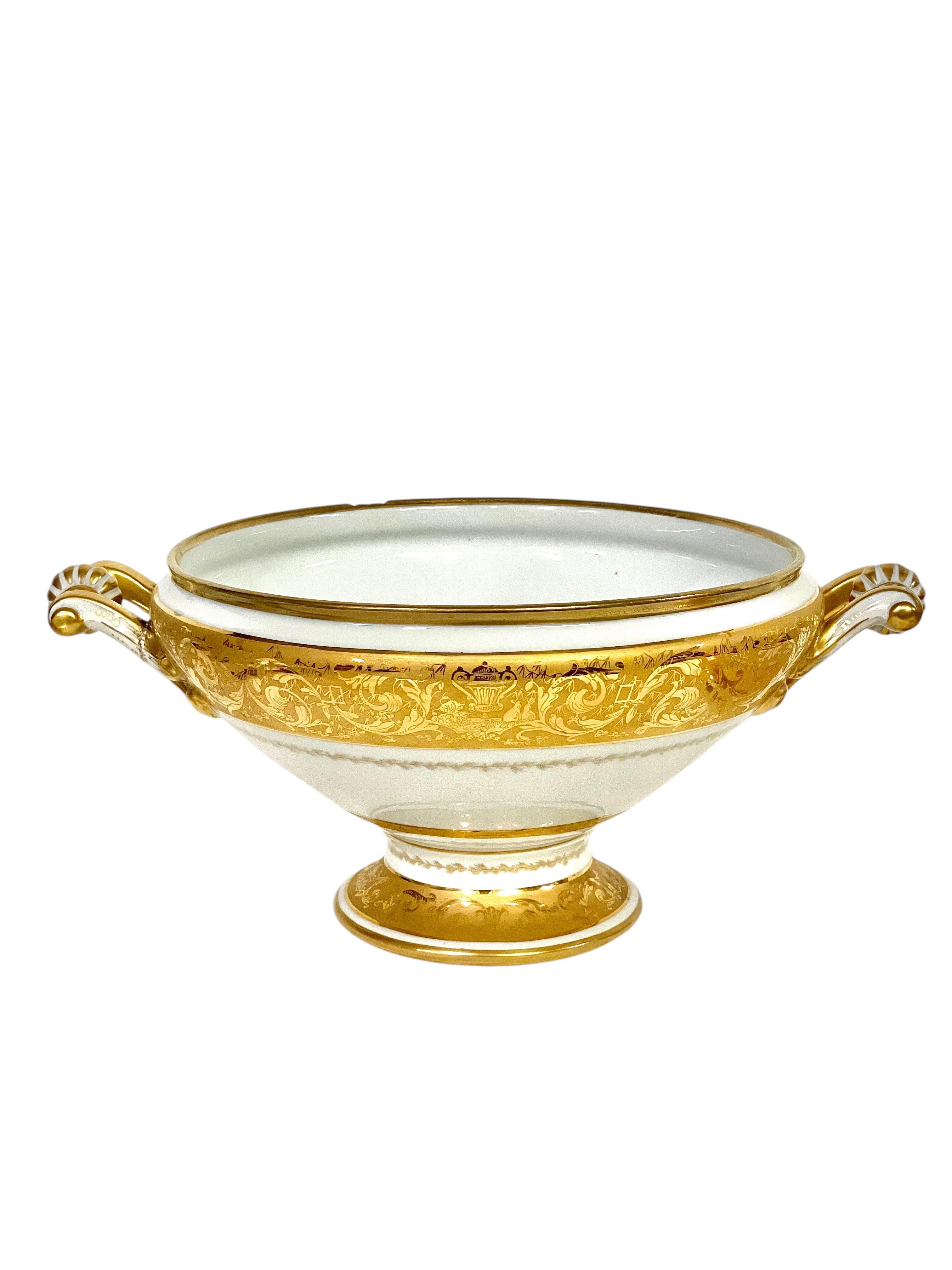 Sopera grande de porcelana dorada y fuente dorada de Camille Le Tallec en venta 4