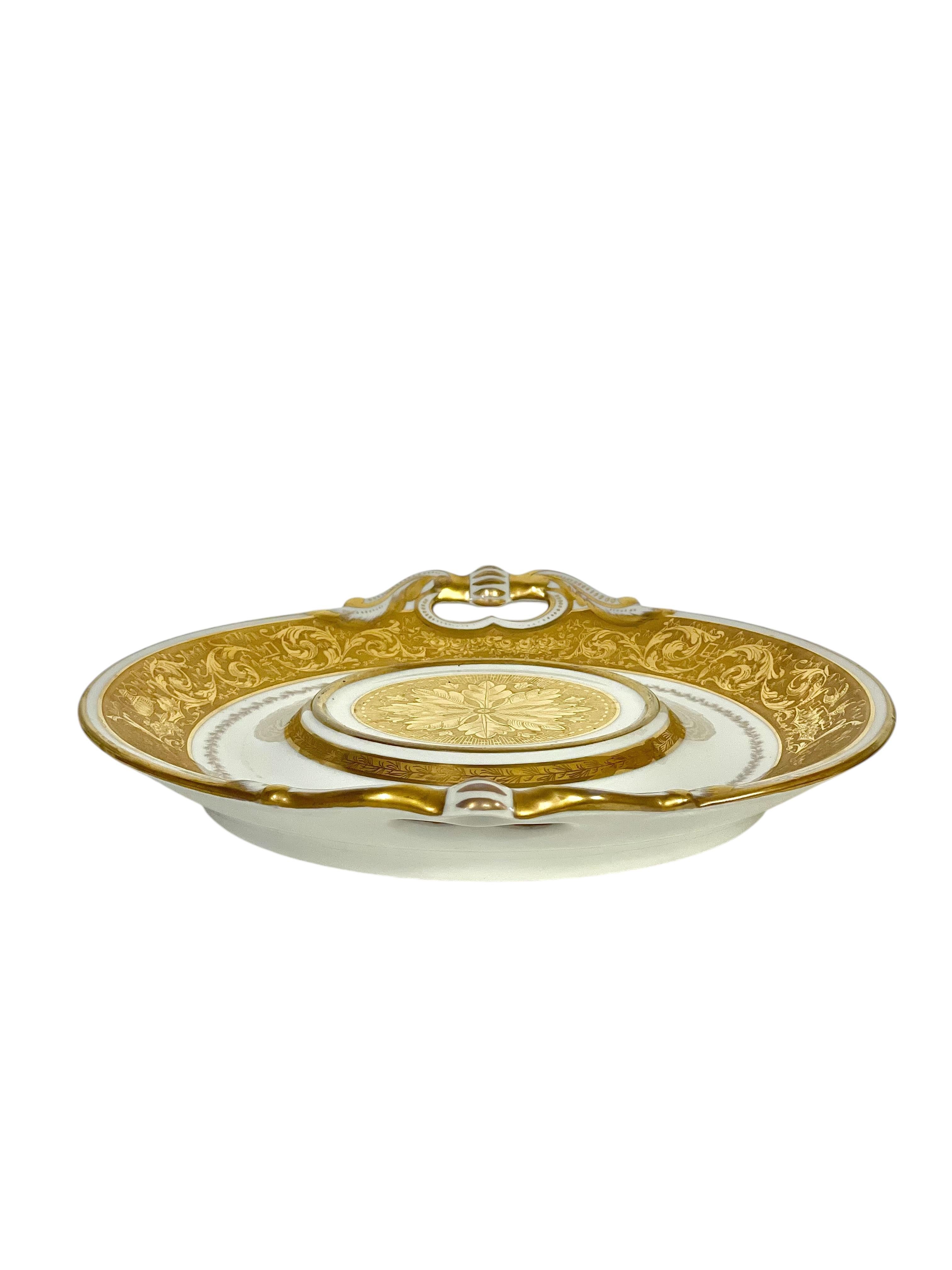 Sopera grande de porcelana dorada y fuente dorada de Camille Le Tallec en venta 11