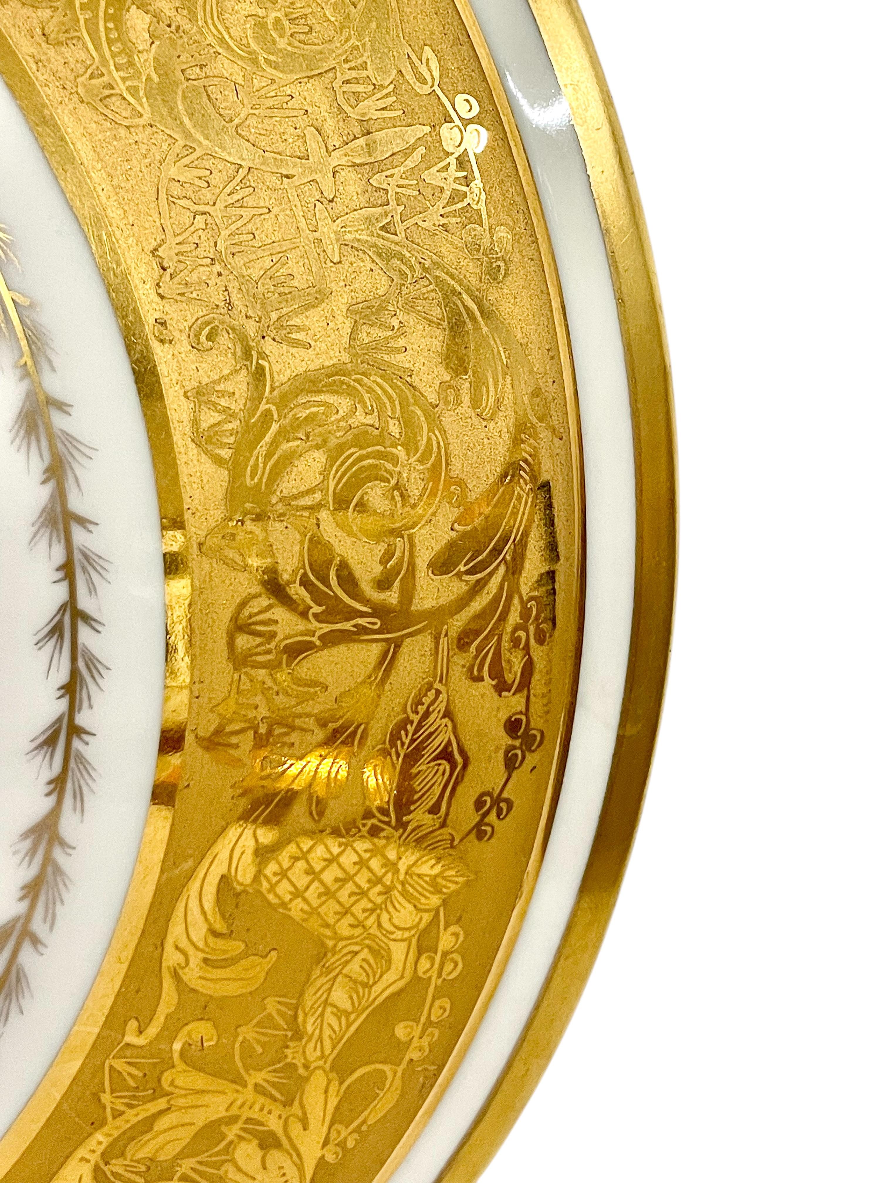 Sopera grande de porcelana dorada y fuente dorada de Camille Le Tallec Porcelana en venta