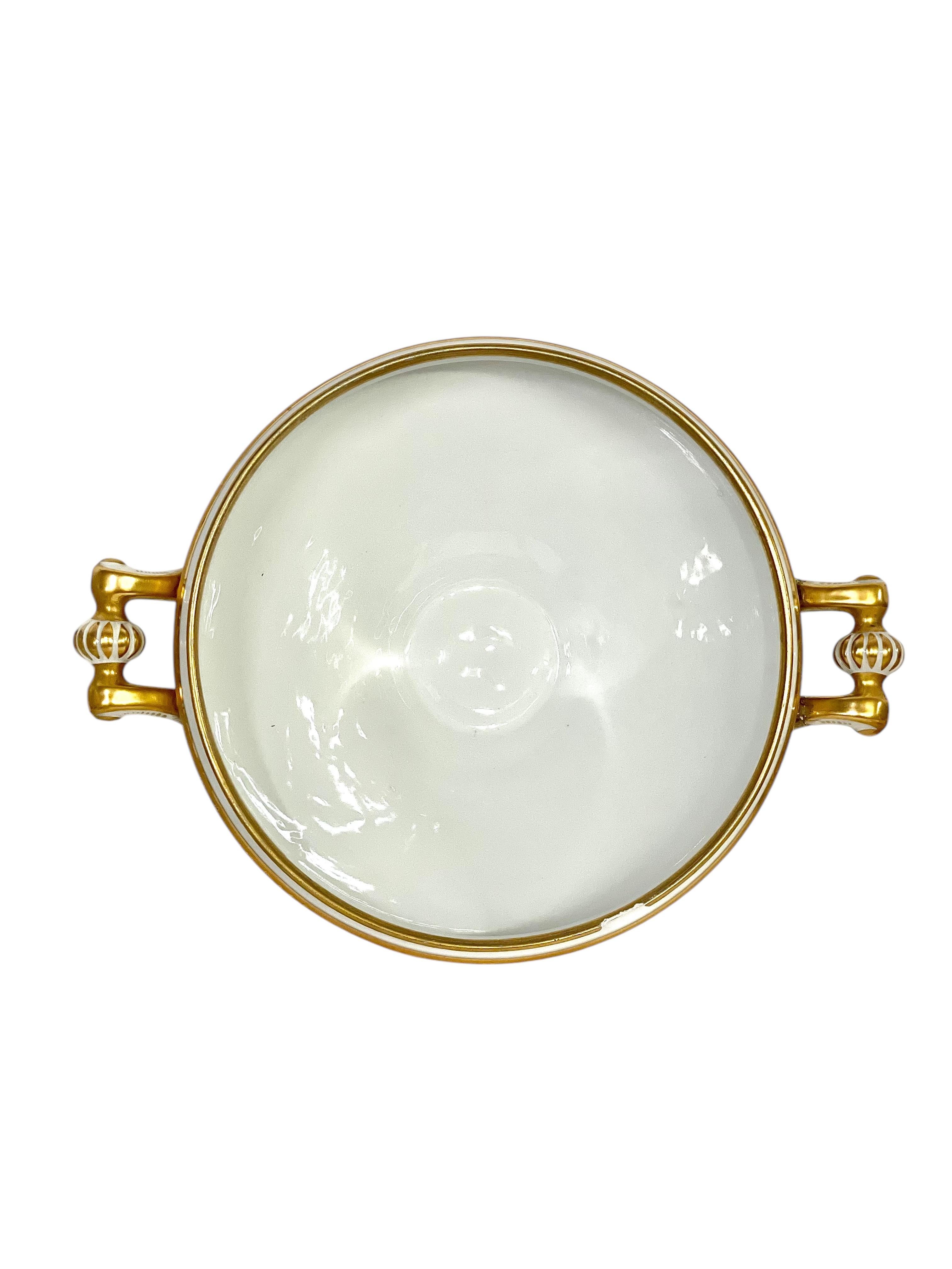 Sopera grande de porcelana dorada y fuente dorada de Camille Le Tallec en venta 1