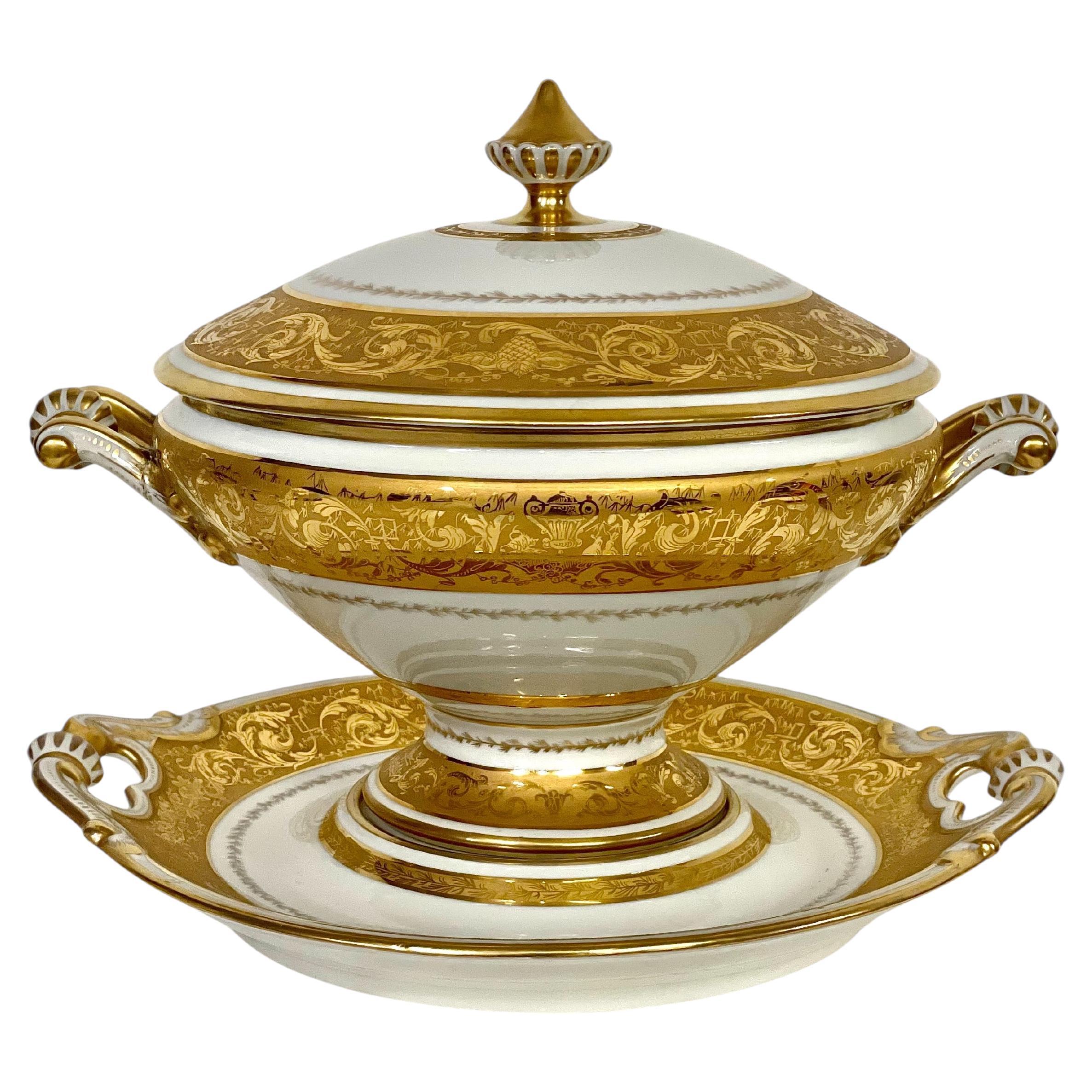 Sopera grande de porcelana dorada y fuente dorada de Camille Le Tallec