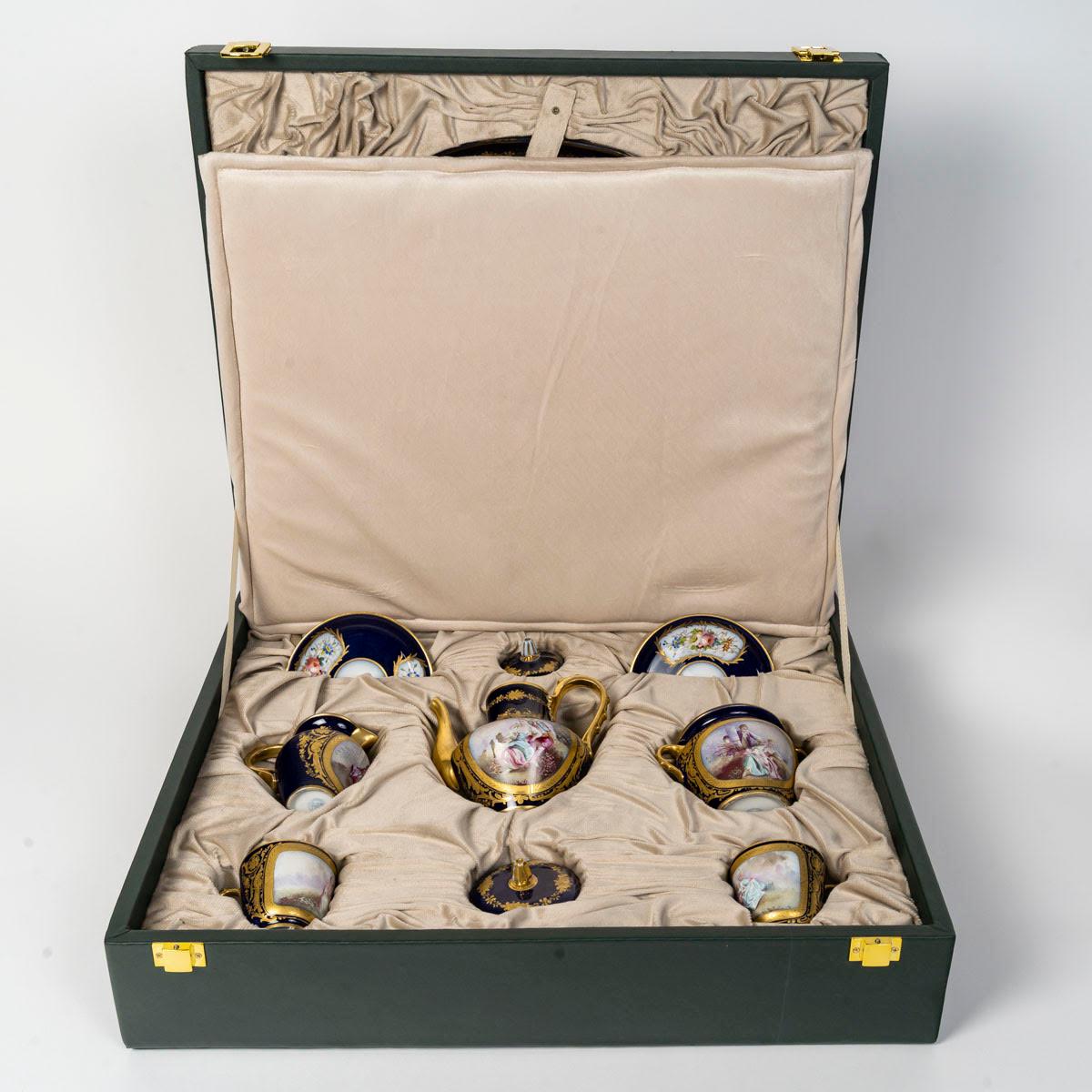 Francese Grande servizio da tè in porcellana di Sèvres, XIX secolo, periodo Napoleone III. in vendita