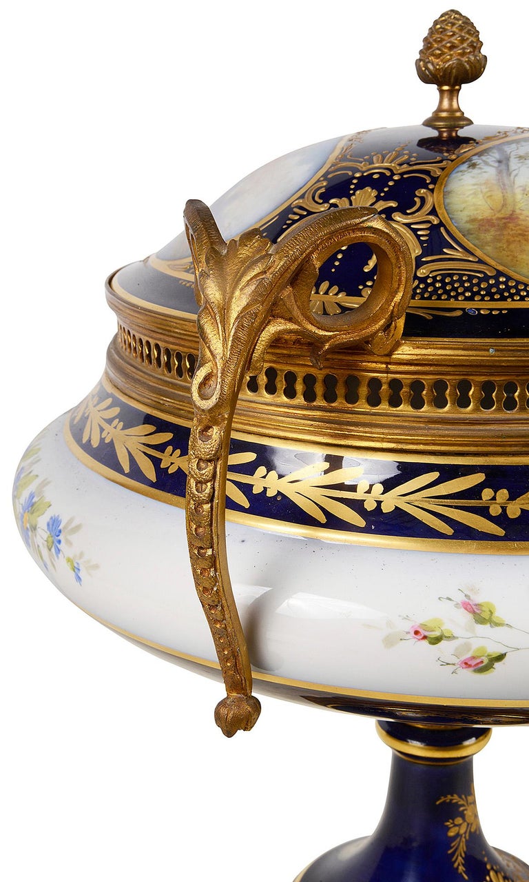 Large Sevres Style Lidded Comport, circa 1890 In Good Condition For Sale In Brighton, Sussex