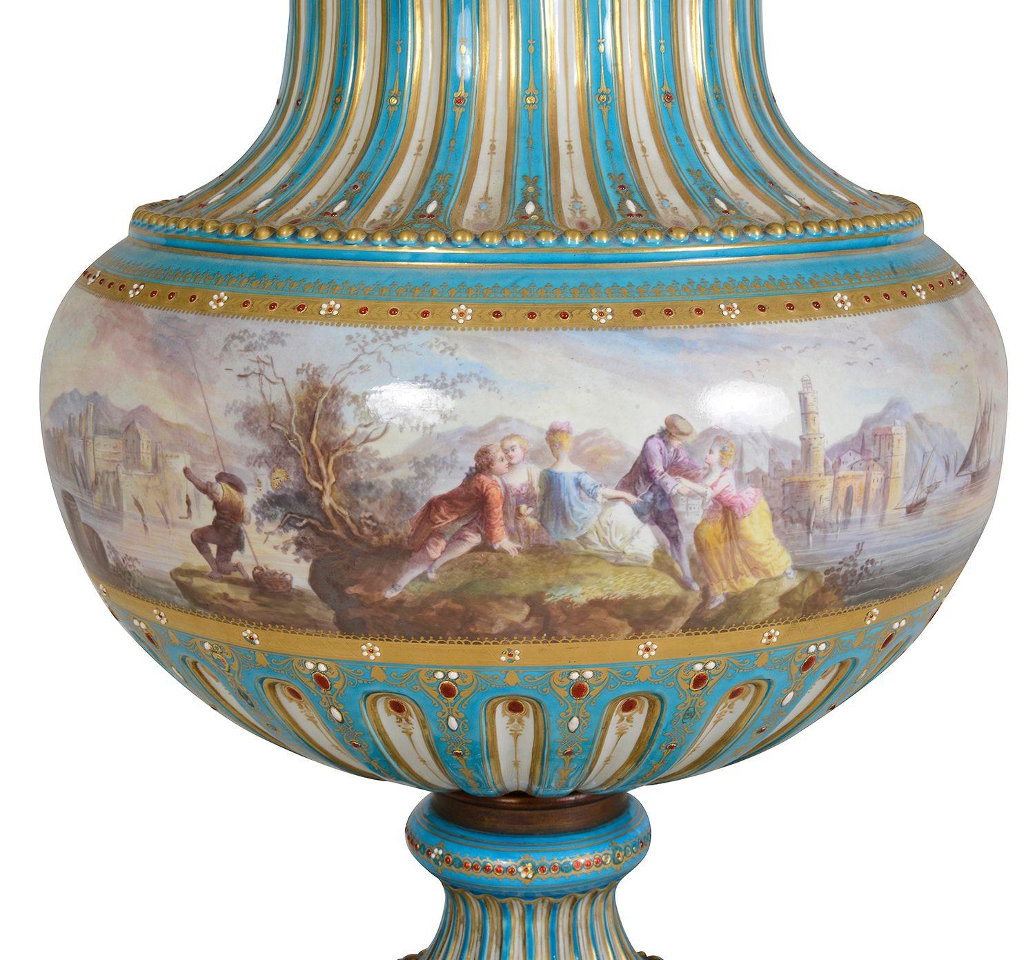 Gran jarrón con tapa estilo Sevres, hacia 1880, 56 cm en Bueno estado para la venta en Brighton, Sussex