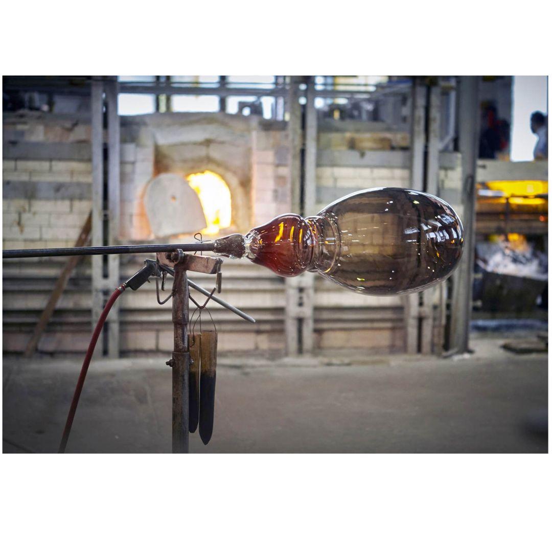 Grande lampe de bureau rechargeable en verre soufflé à la main 