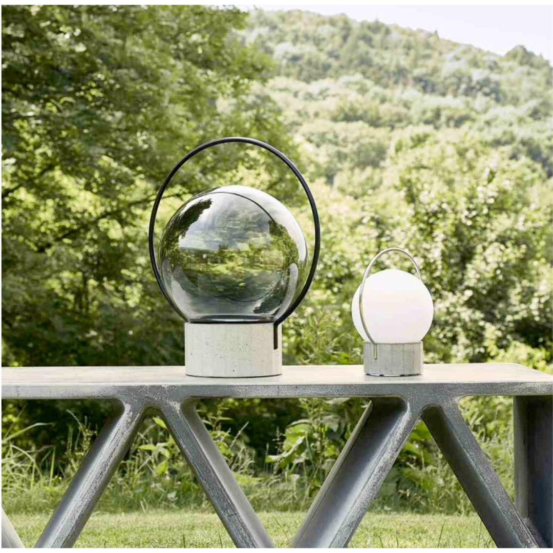Große, aufladbare Tischlampe „Sfera“ aus mundgeblasenem Glas in Rauchgrau von Brokis im Angebot 4